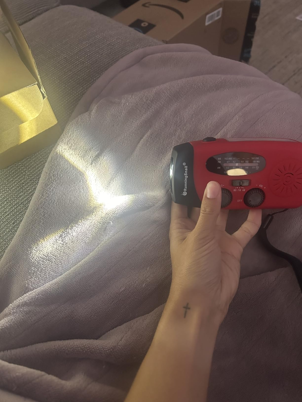 RunningSnail Emergency Crank Radio with 3-Mode Flashlight & Reading Lamp customer photo 2