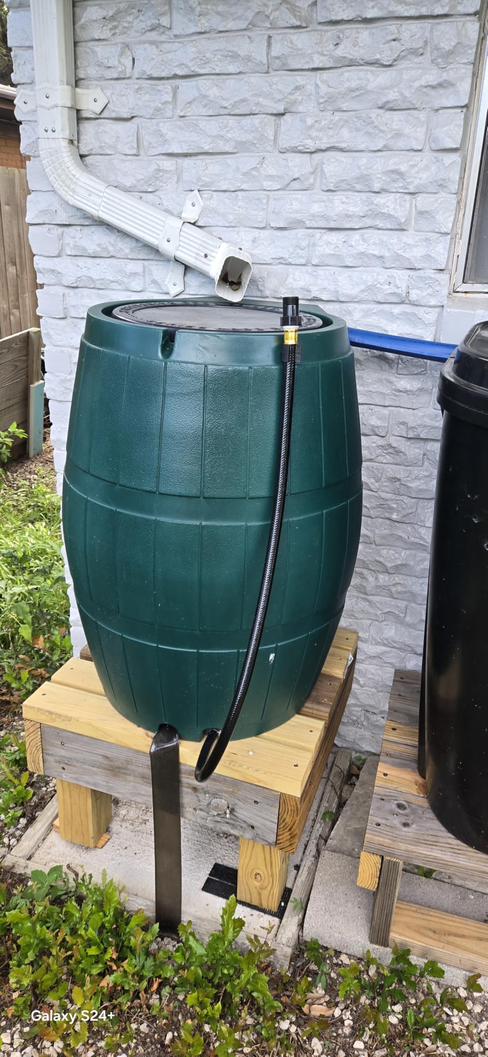 FCMP Outdoor Rain Barrel, Flat-Back Rainwater Catcher with Spigots, 50 Gallon, Black - Portable Water Storage Container Tank for Home, Garden, and Backyard customer photo 2