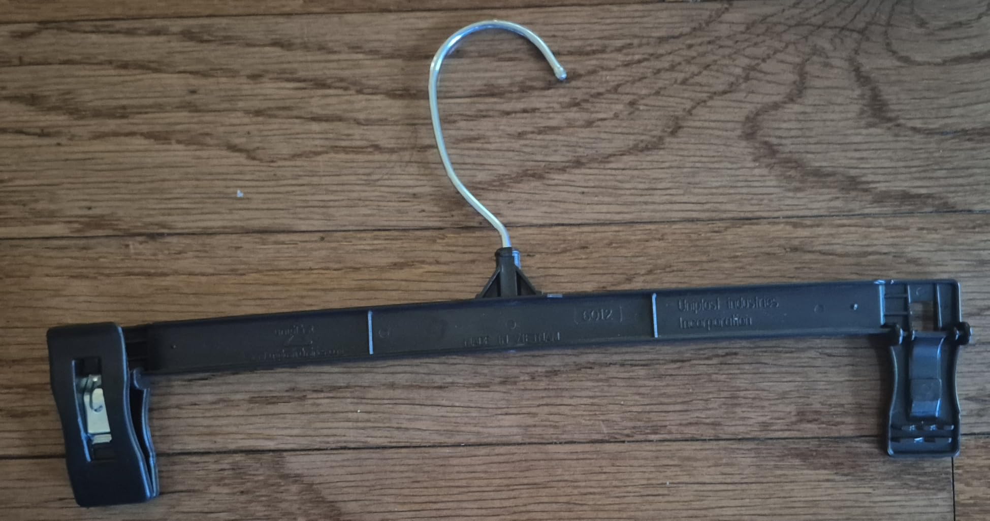 12 inch 30 Pack Pants Hangers Slim Plastic Black customer photo 2