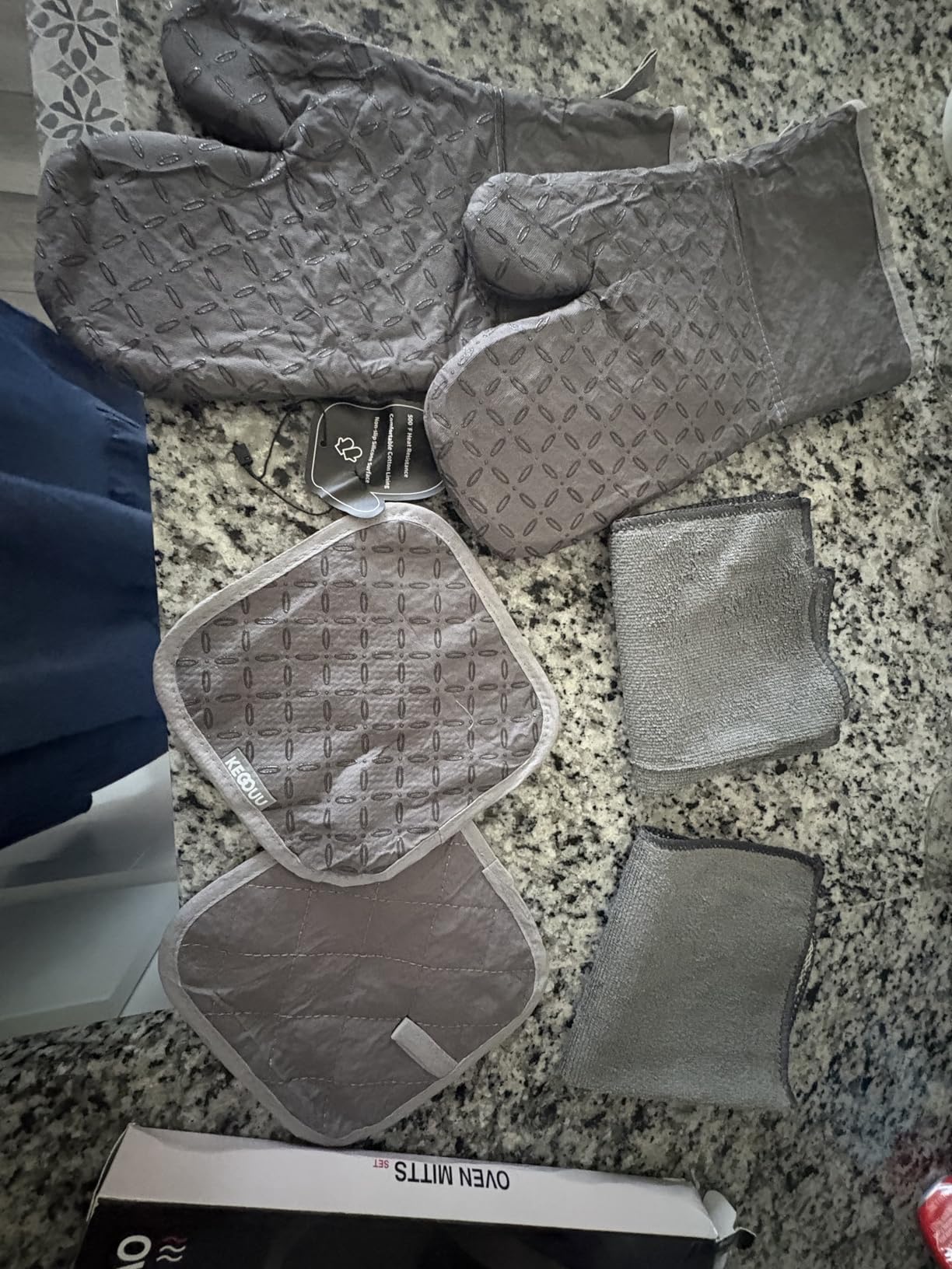 KEGOUU Oven Mitts and Pot Holders 6pcs Set, Kitchen Oven Glove High Heat Resistant 500 Degree Extra Long Oven Mitts and Potholder with Non-Slip Silicone Surface for Cooking (Grey) customer photo 1
