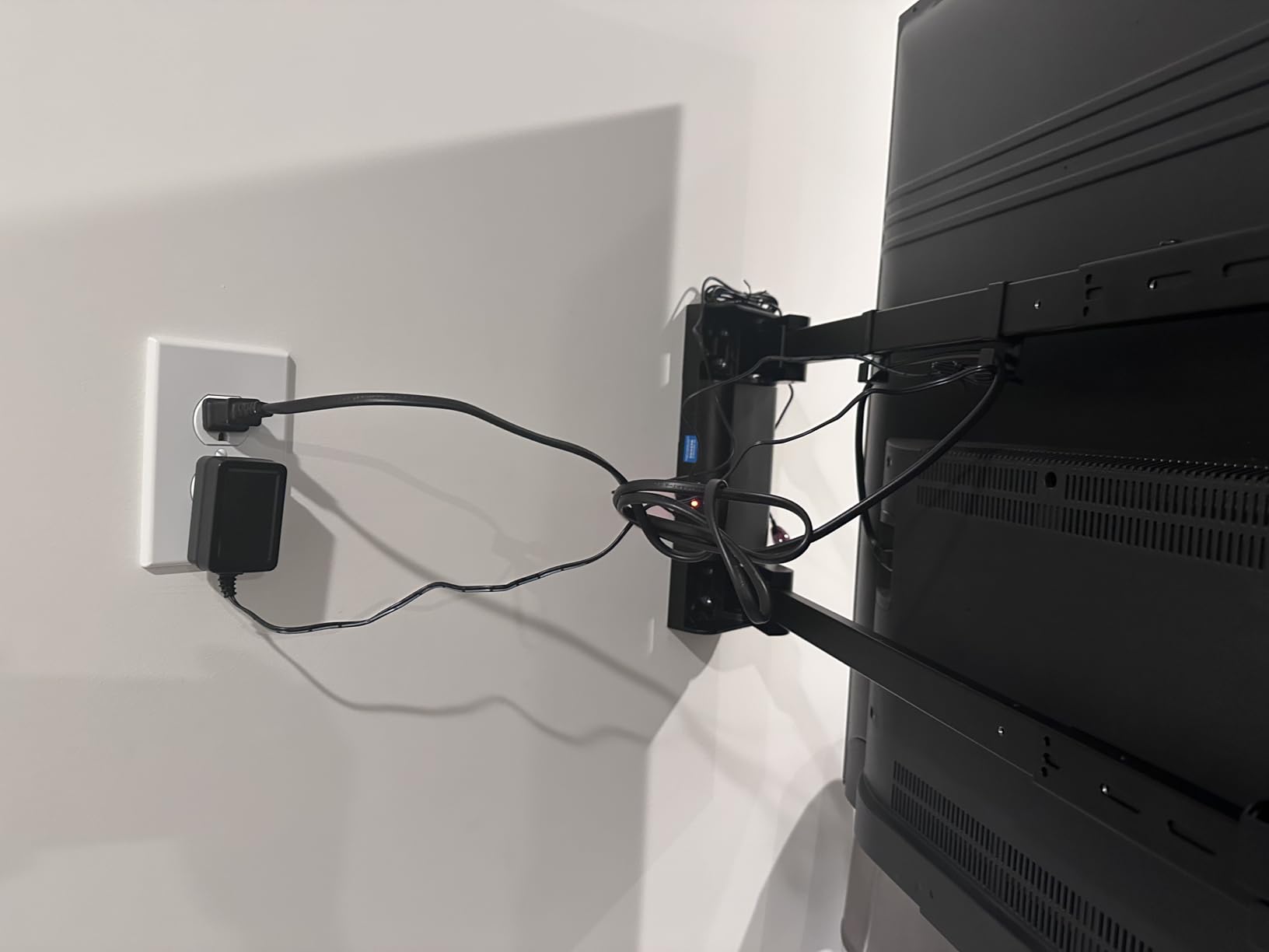 ynVISION.DESIGN Motorized Swing Out TV Wall Mount for 32-75