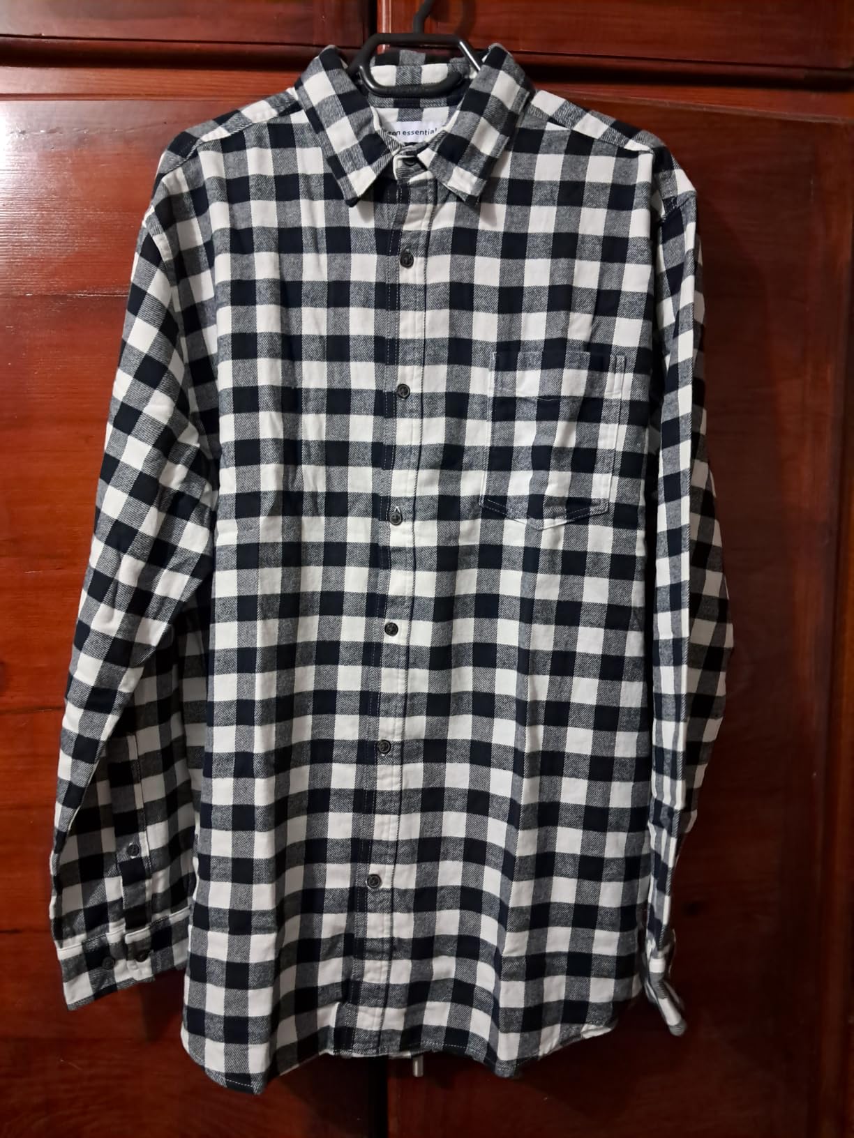 Amazon Essentials Men's Regular Fit Long-Sleeve Flannel Shirt, Soft Brushed Cotton, Lightweight yet Warm customer photo 2