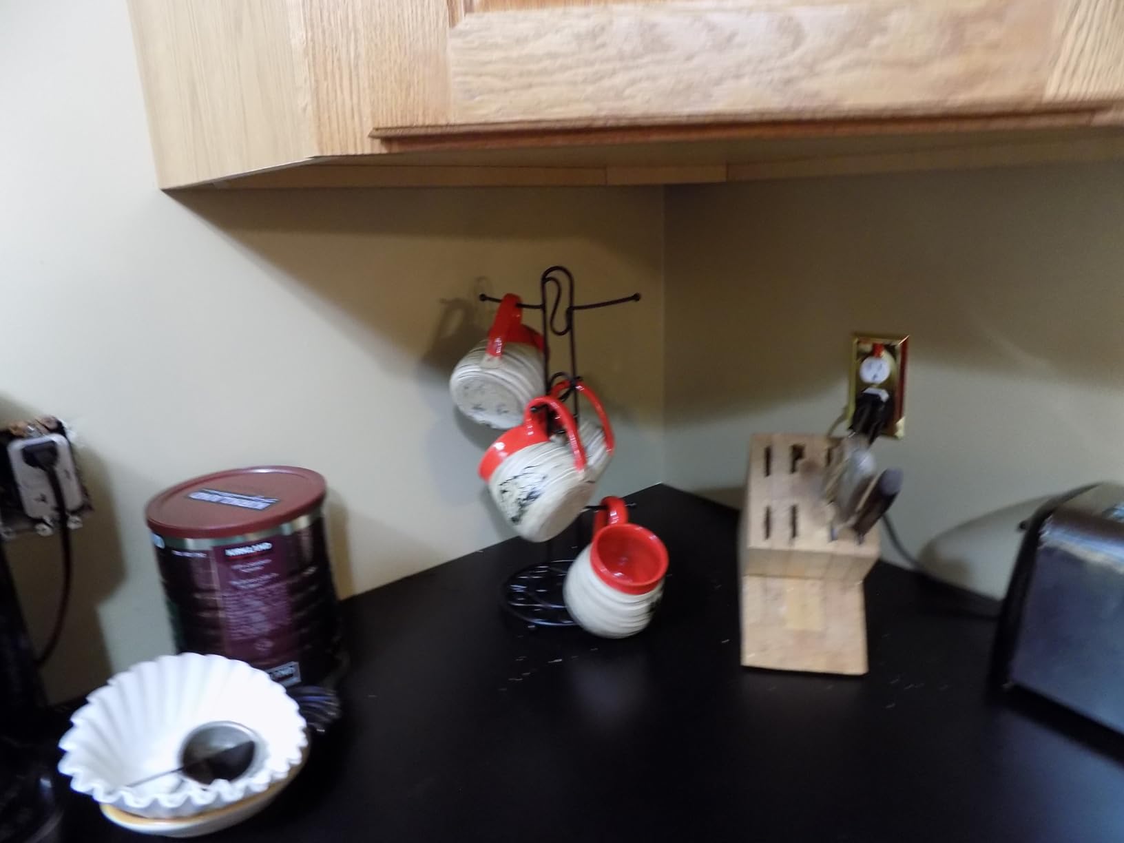 Blue Donuts Farmhouse Coffee Mug Rack, Coffee Mug Tree for 6 Mugs, Coffee Cup Holders for Counter, Black Coffee Cup Holder Countertop Organizer for Kitchen, Vintage Mug Rack customer photo 1