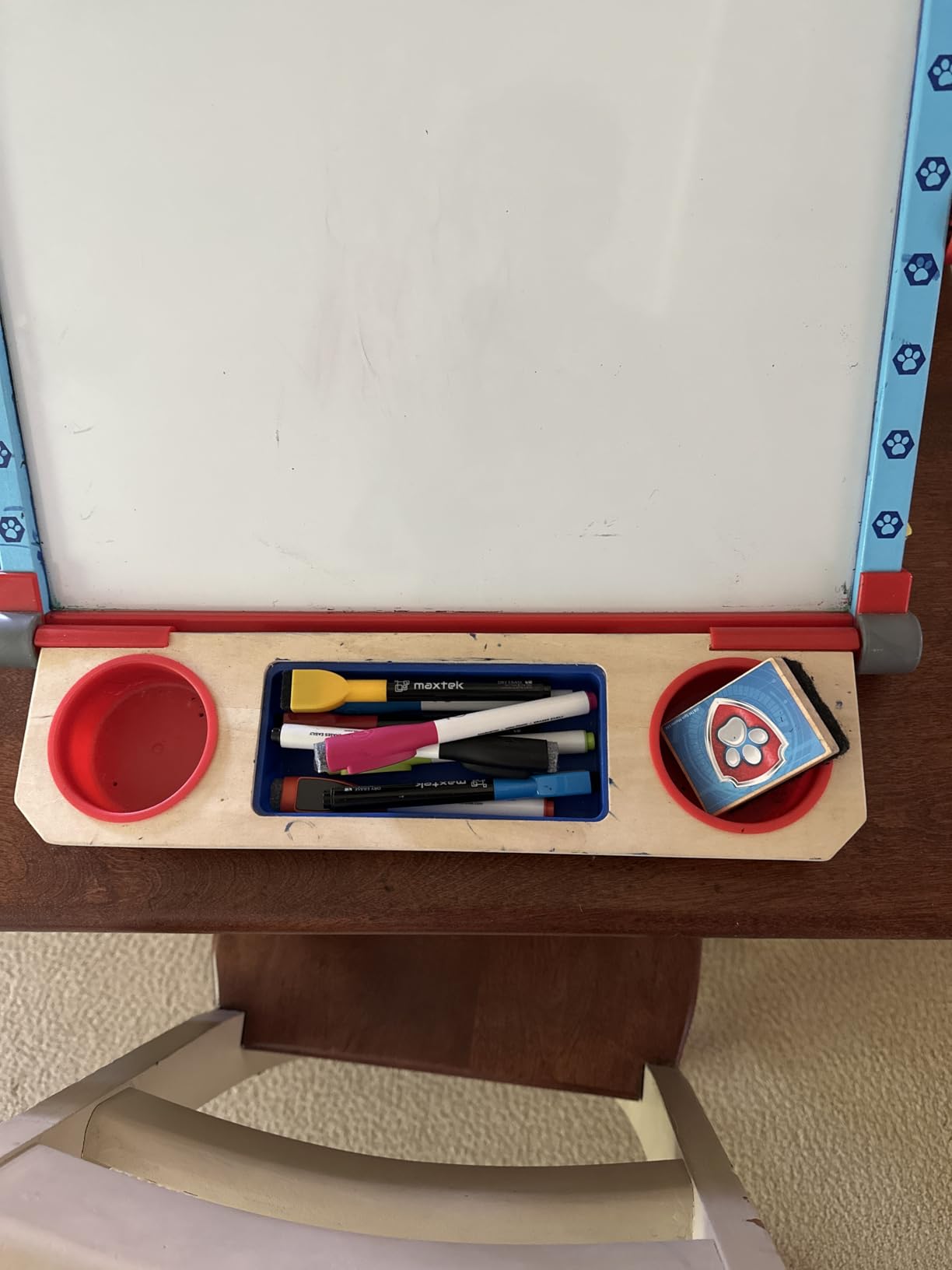 Melissa & Doug Deluxe Double-Sided Magnetic Tabletop Easel customer photo 1