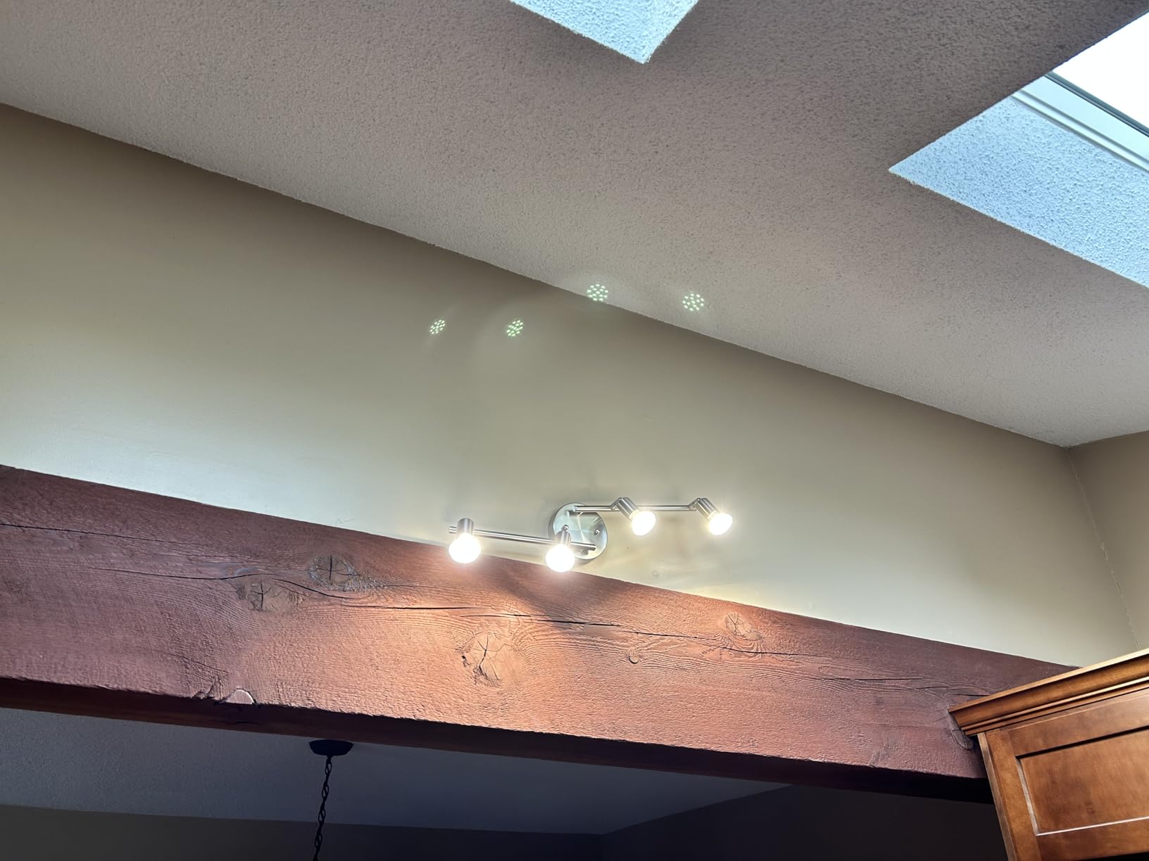 Unicozin LED 4 Light Track Lighting Kit, 24.8'' Black 4 Way Ceiling Spot Lighting, Flexibly Rotatable Head, Track Light Included 4 x LED GU10 Bulb (4W, Daylight White 5000K, 400LM) customer photo 1