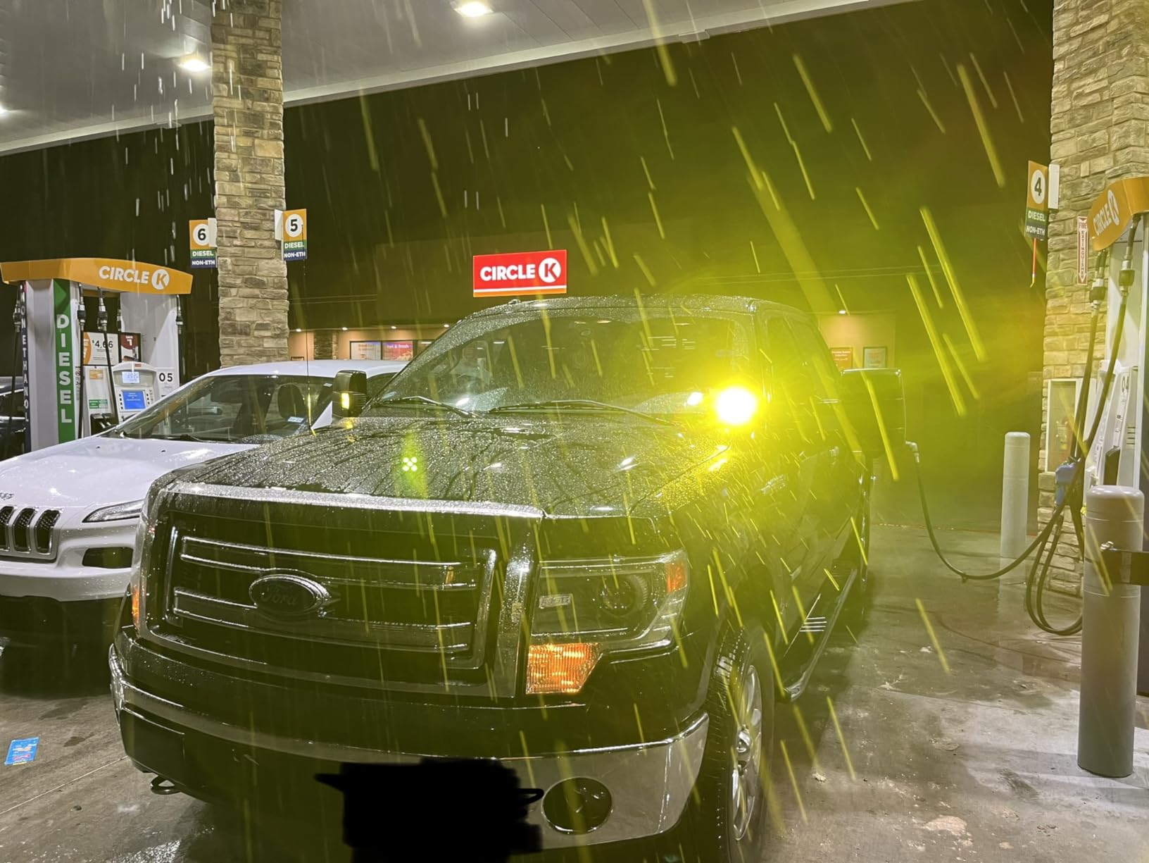 OFFROADTOWN LED Cubes, 2PCS 3 Inch 100W CREE LED Pods Spot Beam Off Road Driving Lights LED Cube Lights Fog Light Reverse Ditch Light for Trucks Pickup Motorcycle UTV ATV SUV Boat customer photo 1