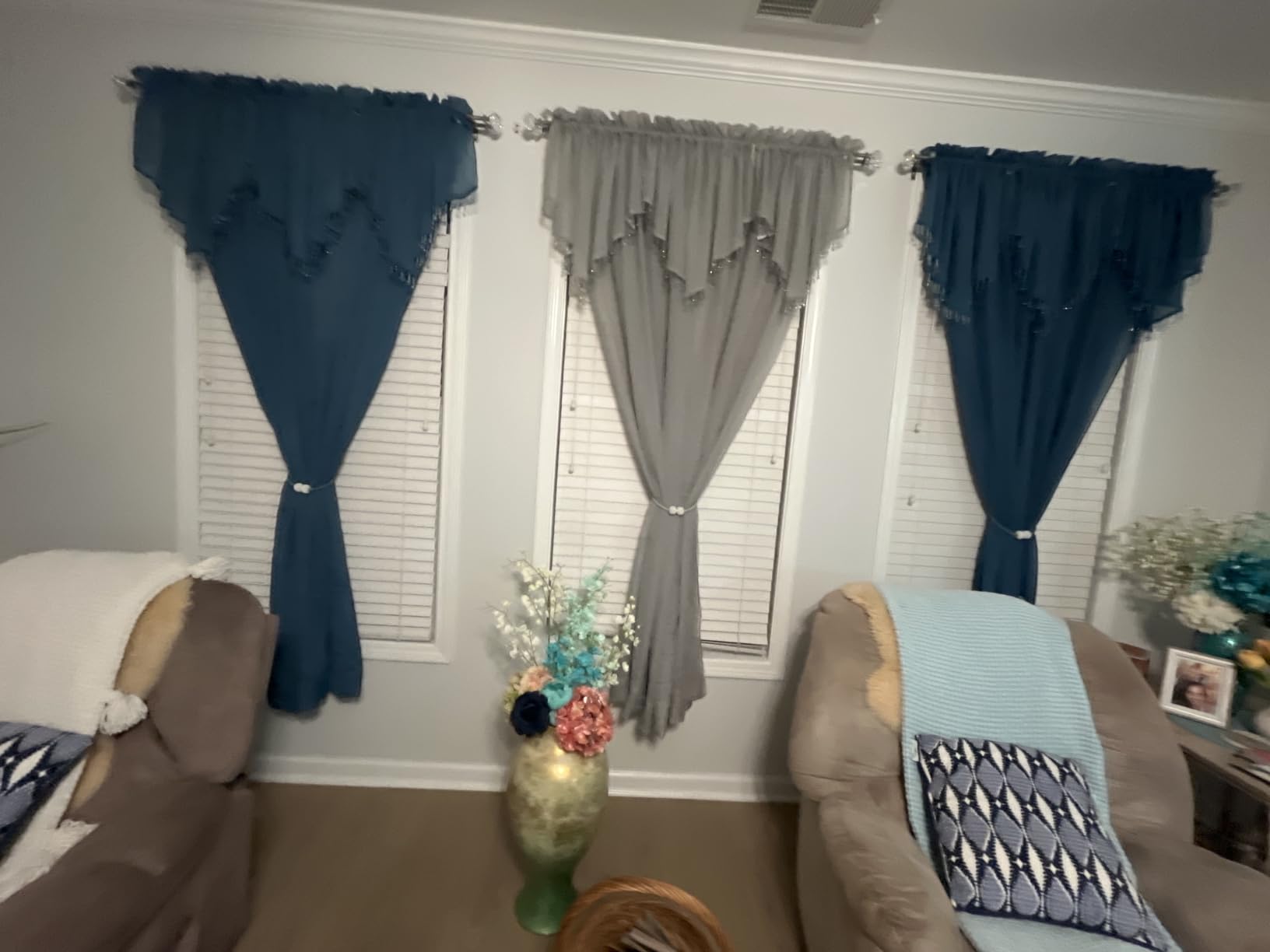 MELALUXE 6 Pack Magnetic Curtain Tiebacks, Decorative Curtain Holdbacks for Window Décor (Grey) customer photo 1