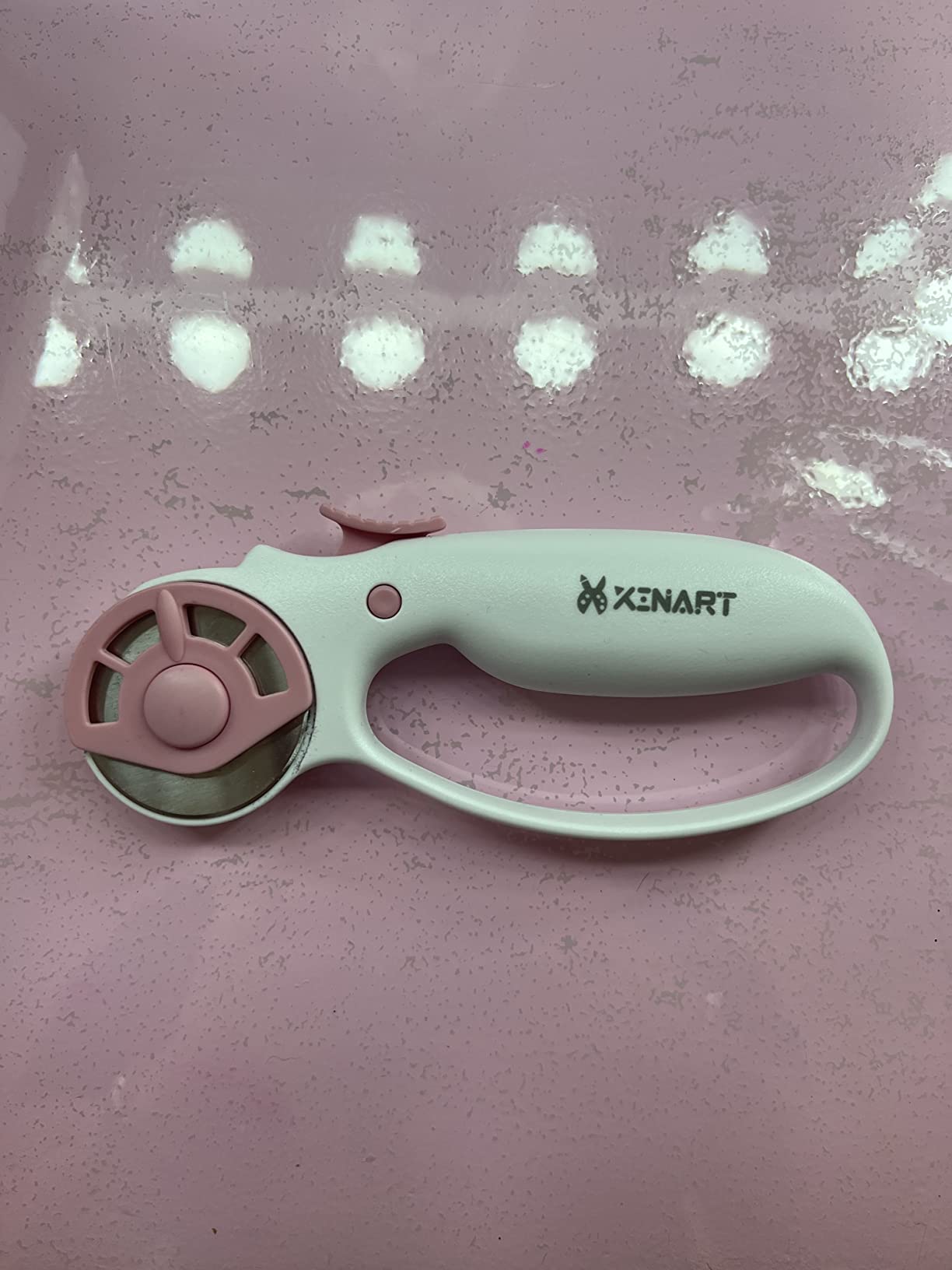 XINART 45mm Rotary Cutter for Fabric Safety Lock Ergonomic Classic Comfort Loop Fabric Small Rotary Cutter for Sewing Quilting Crafting (Extra 2pcs Replacement Blades Included)-Green customer photo 2
