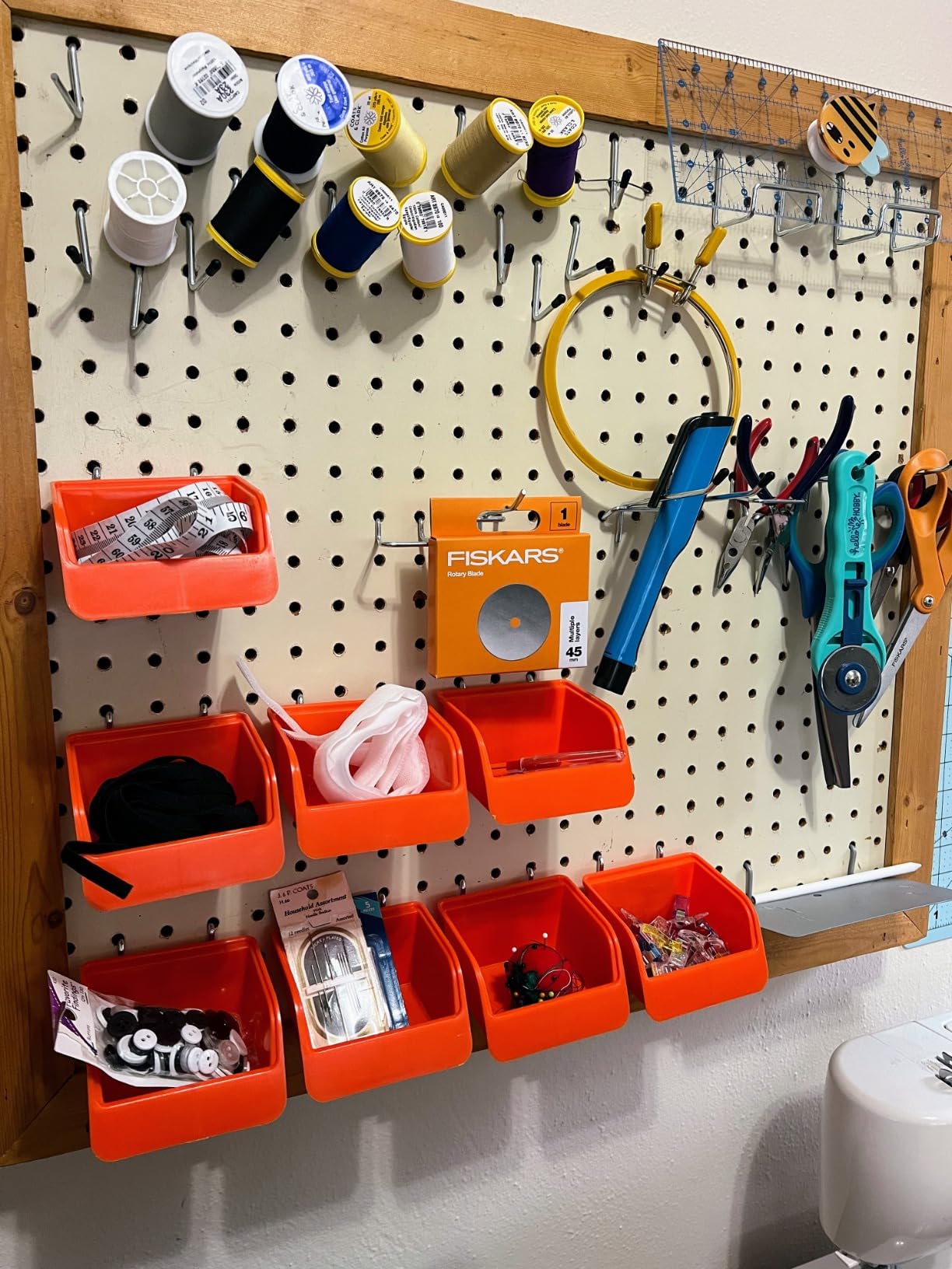 HORUSDY 150 PCS Pegboard Hooks Assortment Kit – 15 Types Heavy Duty Pegboard Accessories with Bins – Fits 1/8 & 1/4 Inch Pegboard Metal Hooks for Garage, Workshop, and Tool Organization customer photo 1