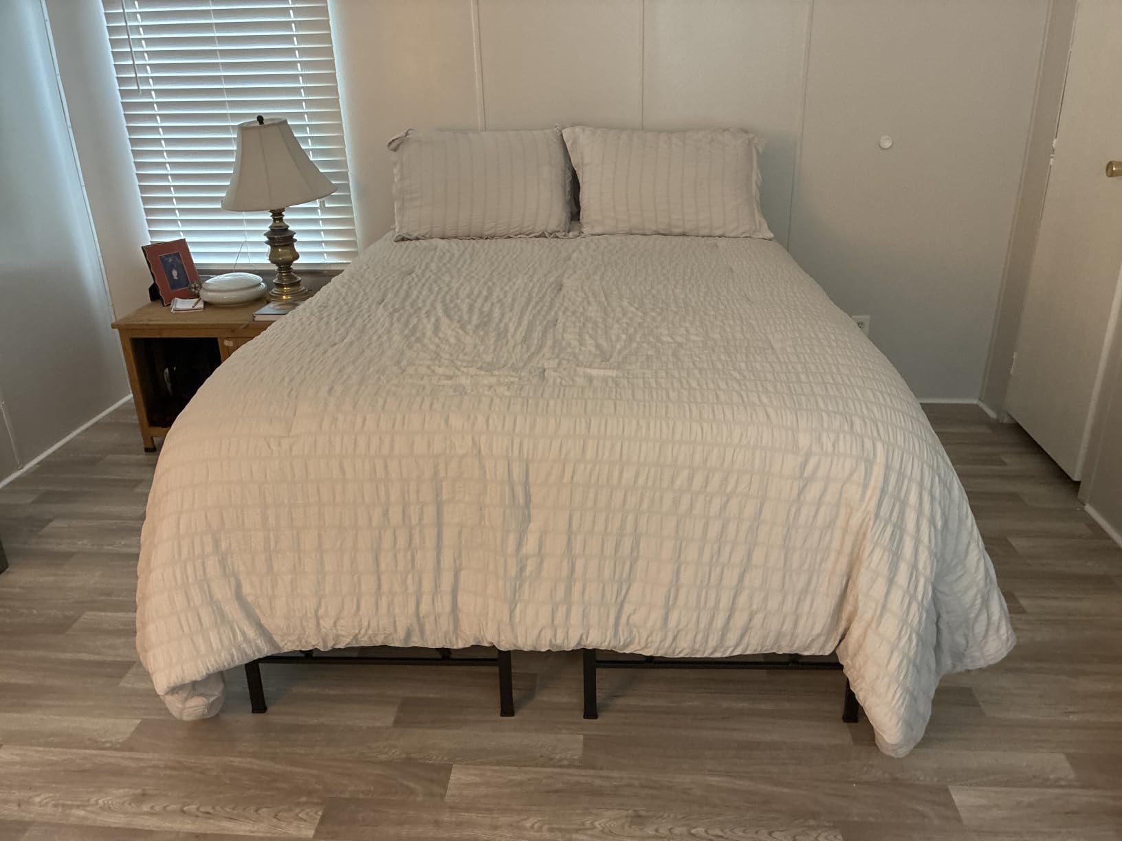 CozyLux King Size Comforter Set, 7 Pieces White Seersucker Bed in a Bag | OEKO-TEX Certified, All Season Bedding Set with 240 GSM Down Alternative Comforter, Flat & Fitted Sheets, Pillowcases & Shams customer photo 2