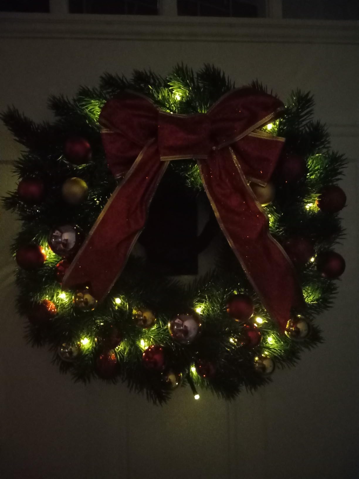 Juegoal 16 Inch Pre-Lit Christmas Wreath with Metal Hanger, Large Red Bow and Colored Balls, Battery Operated with Warm White 40 LEDs Lights, Front Door Spruce Lighted Wreath X-max Decorations customer photo 1