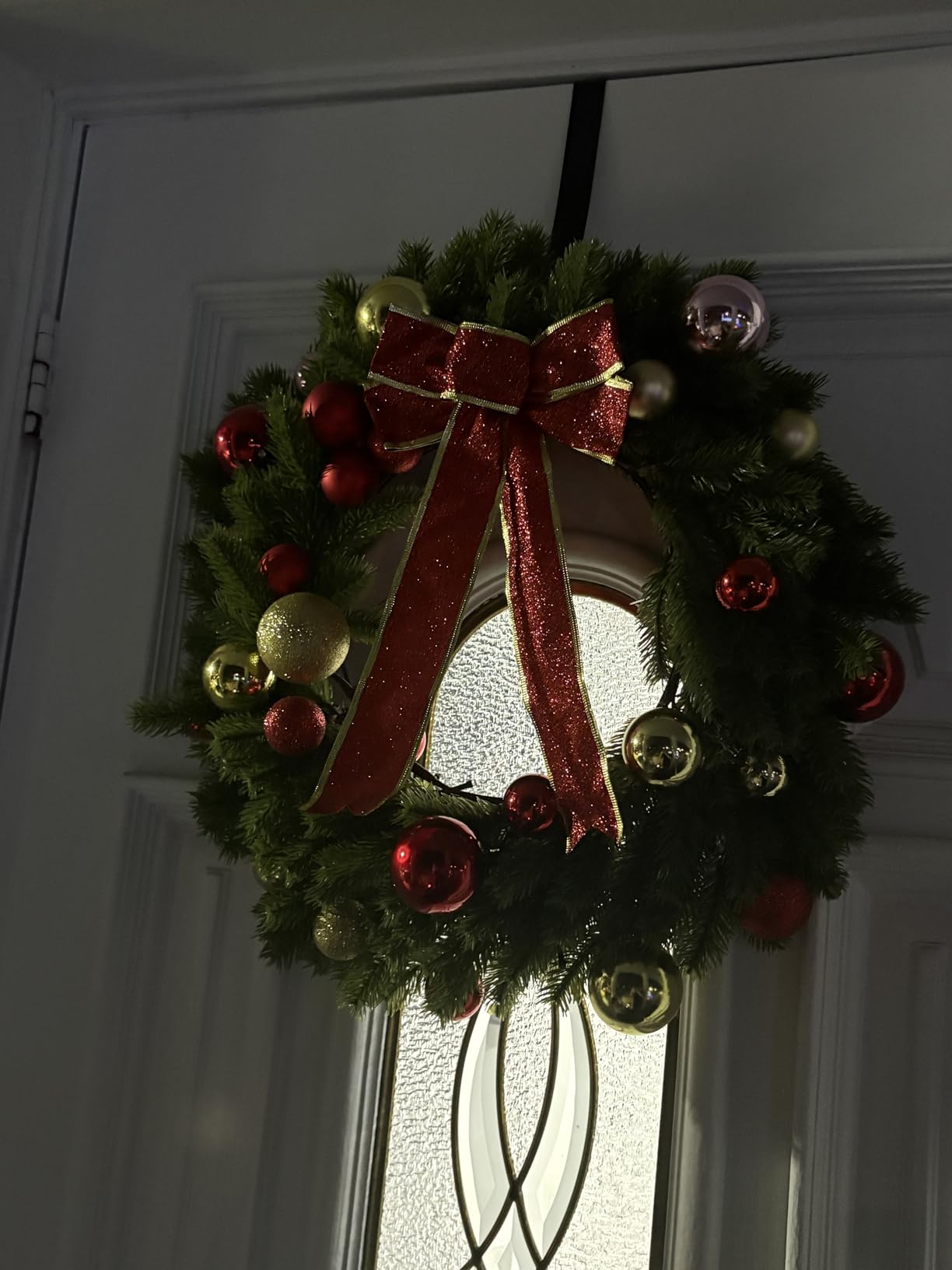 Juegoal 16 Inch Pre-Lit Christmas Wreath with Metal Hanger, Large Red Bow and Colored Balls, Battery Operated with Warm White 40 LEDs Lights, Front Door Spruce Lighted Wreath X-max Decorations customer photo 2