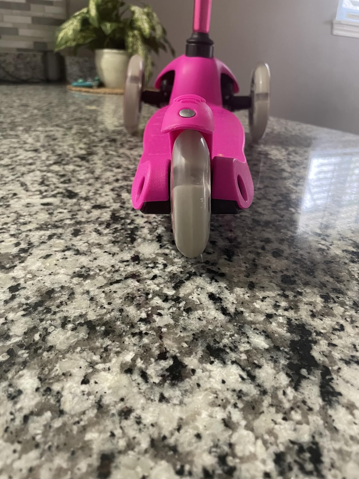 3-Wheel Kick Scooter for Kids Ages 3-8 Lean-to-Steer Toddler Scooter with Extra Wide Light Up Wheels, 4 Adjustable Heights, Foldable Scooters for Boys & Girls, Max Weight 110lbs customer photo 1