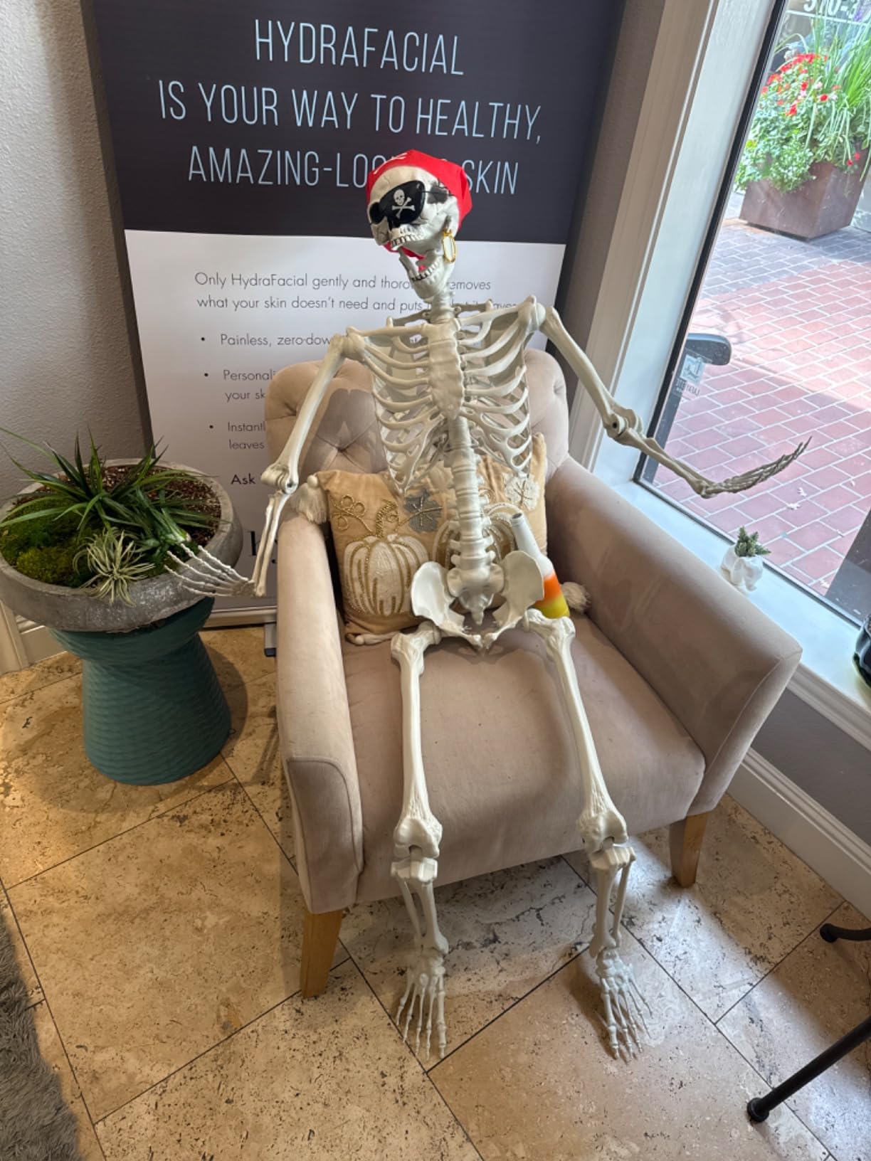 MyoGrip 5.5 FT Skeleton Halloween Decorations, Posable Full Body Life-Size Skeleton Prop with Movable Joints for Halloween Decorations Outdoor Yard Haunted House Prop customer photo 1