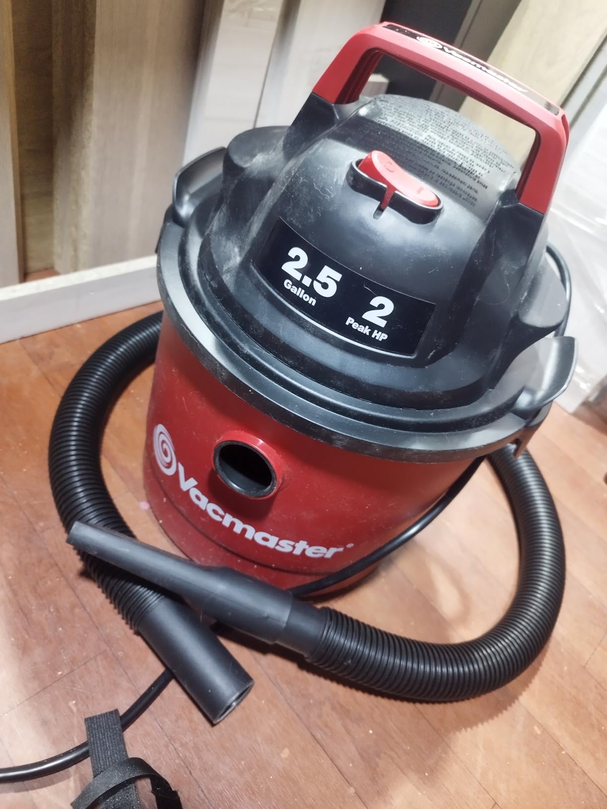 Vacmaster VOM205P 1101 2.5-Gal 2 Peak HP Wall Mount Wet/Dry Vacuum Red customer photo 1