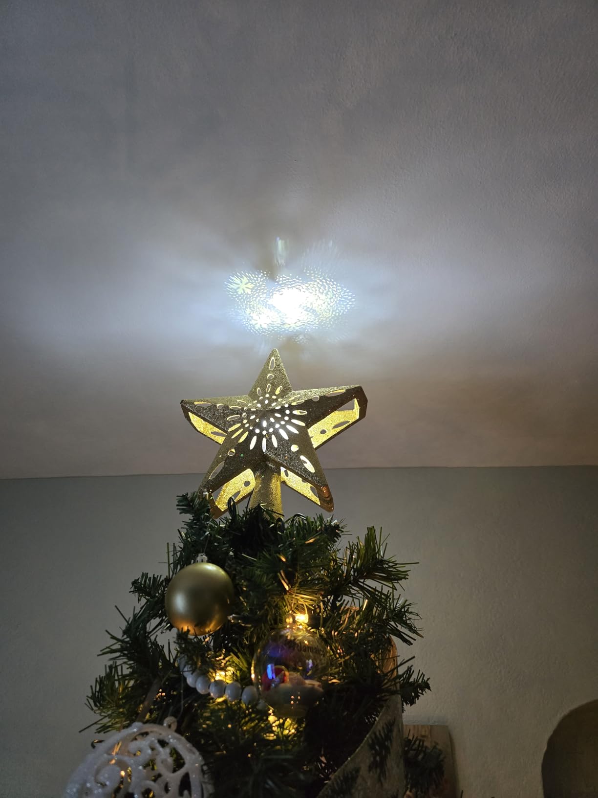 Brightown Christmas Star Tree Topper with Snowflake Projector Lights customer photo 1