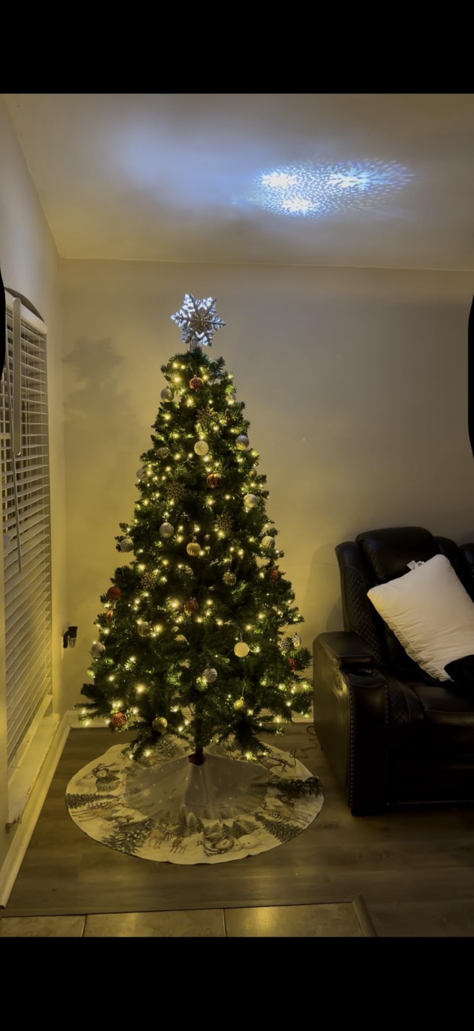 Brightown Christmas Star Tree Topper with Snowflake Projector Lights customer photo 2