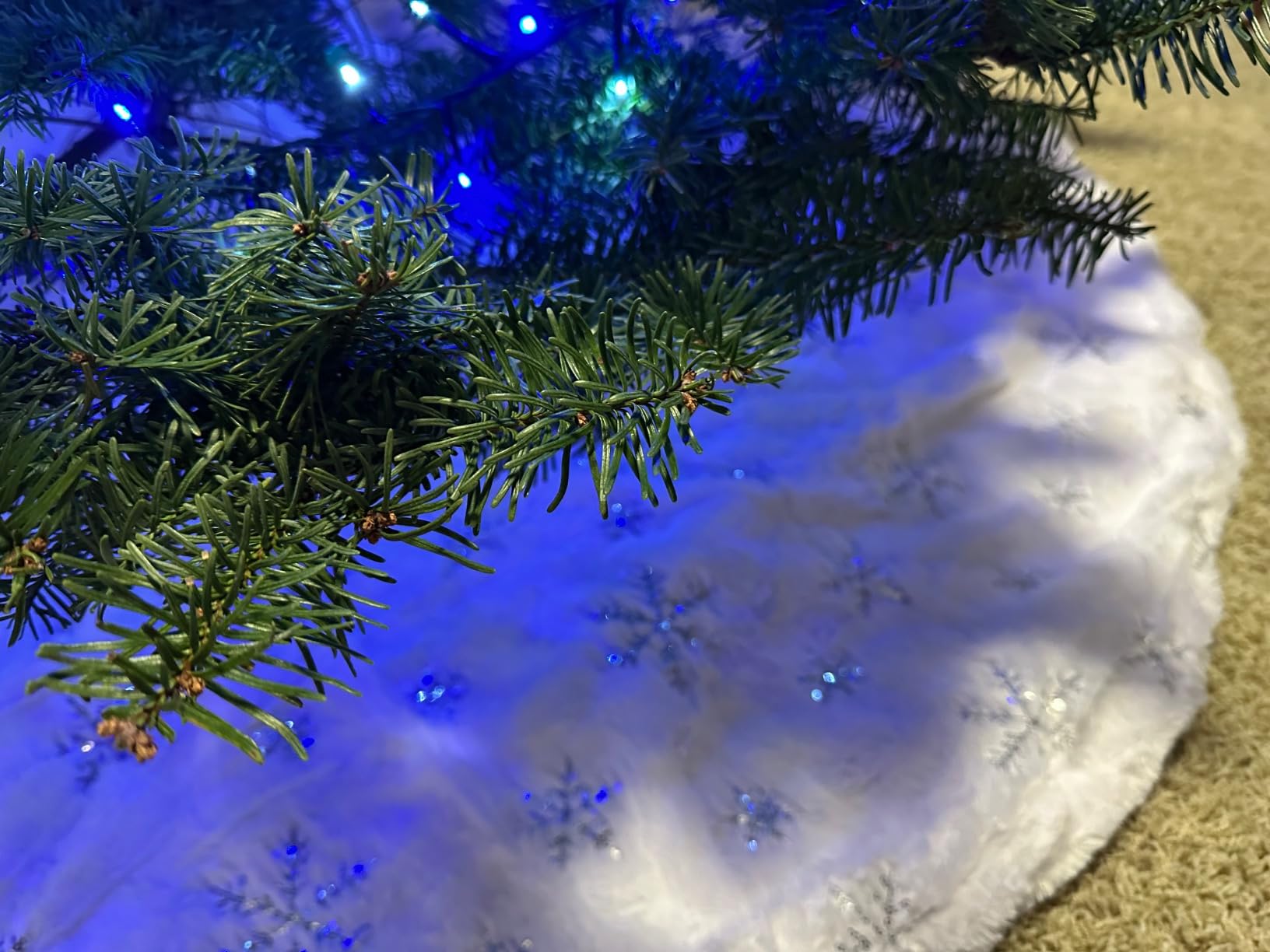 COOLWUFAN 48 Inches Faux Fur Christmas Tree Skirt, Silver Sequin Snowflake customer photo 1