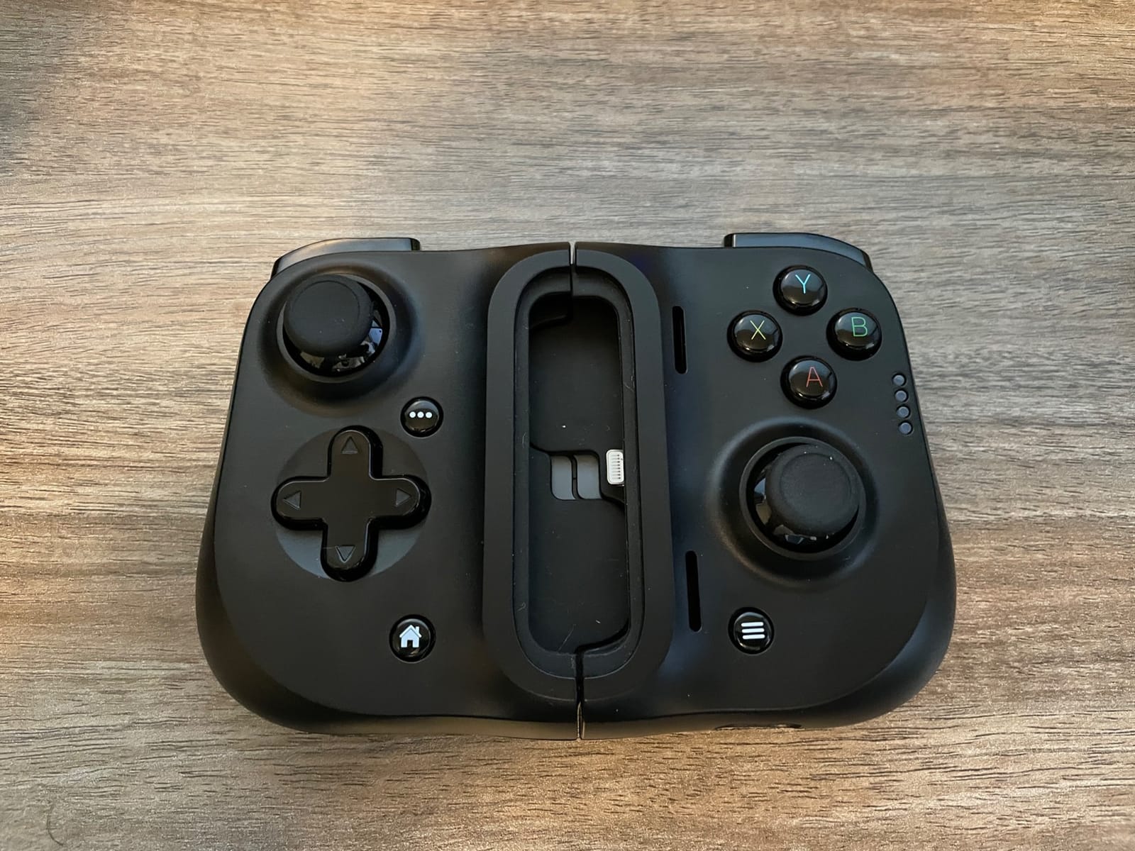 Razer Kishi Mobile Game Controller/Gamepad for iPhone iOS: Works with most iPhones – X, 11, 12, 13, 13 Max - Apple Arcade, Amazon Luna, Google Stadia - Lightning Port Passthrough - MFi Certified customer photo 2