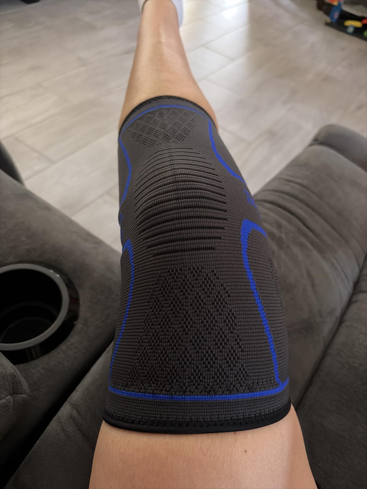 Knee Brace Knee Support Wrap for Pain Relief, Workout, Swelling & Recovery customer photo 1