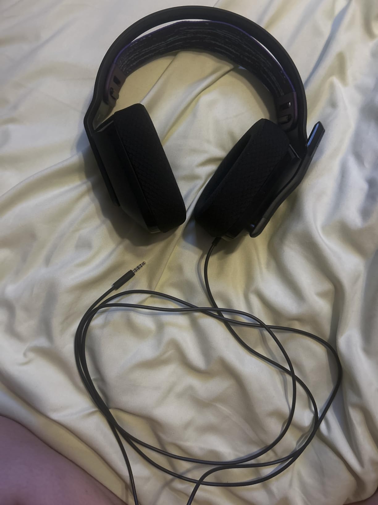 Logitech G335 Wired Gaming Headset (with Flip to Mute Microphone) - Black customer photo 1