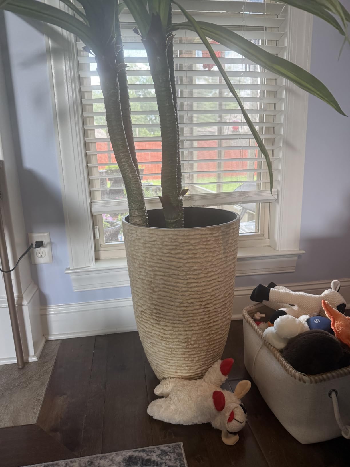 Worth 9 Gallon Tall Round Planters Set of 2-14