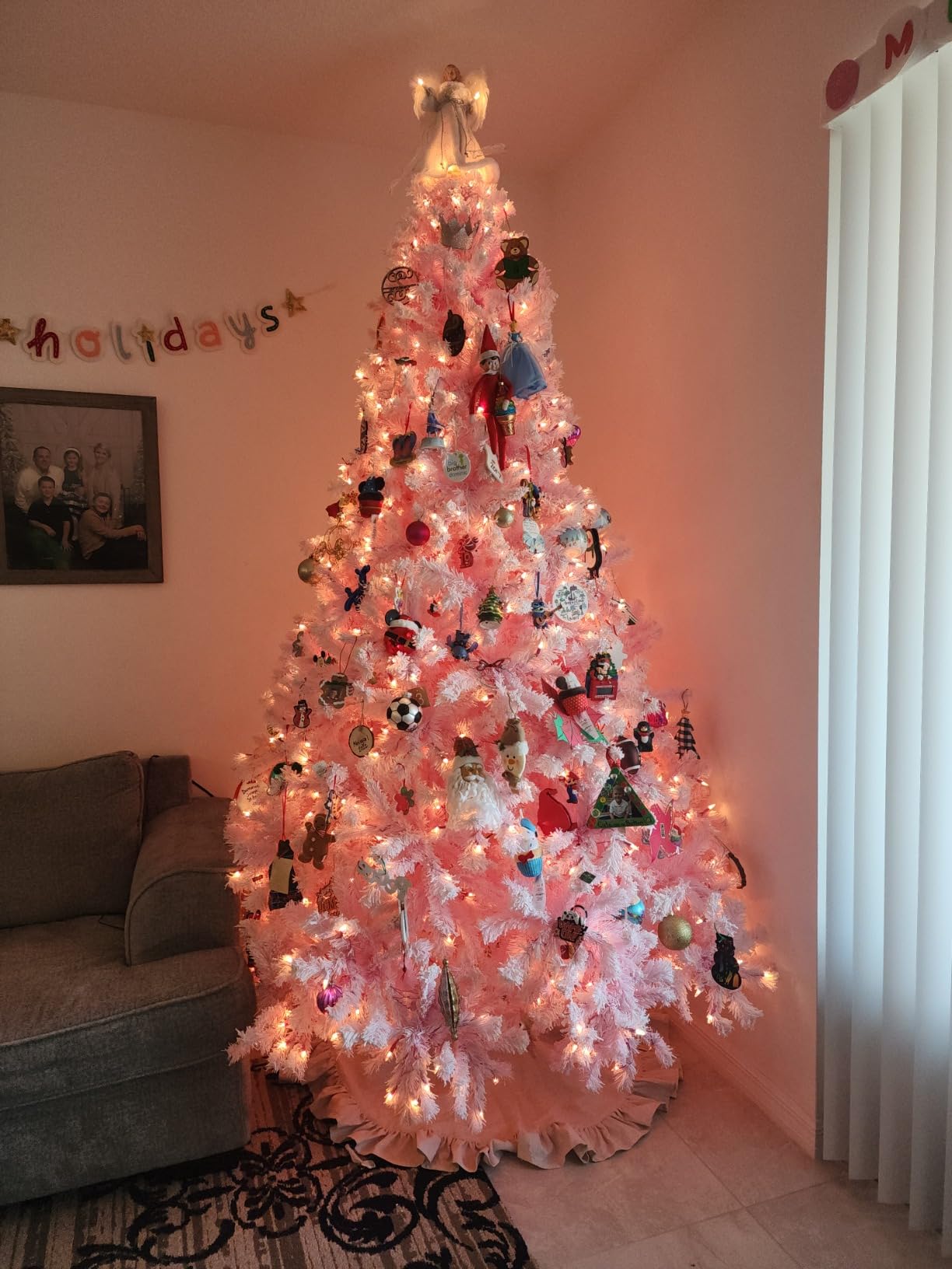 Yaheetech 7.5ft Pre-Lit Snow Flocked Artificial Christmas Tree, 550 Lights customer photo 2