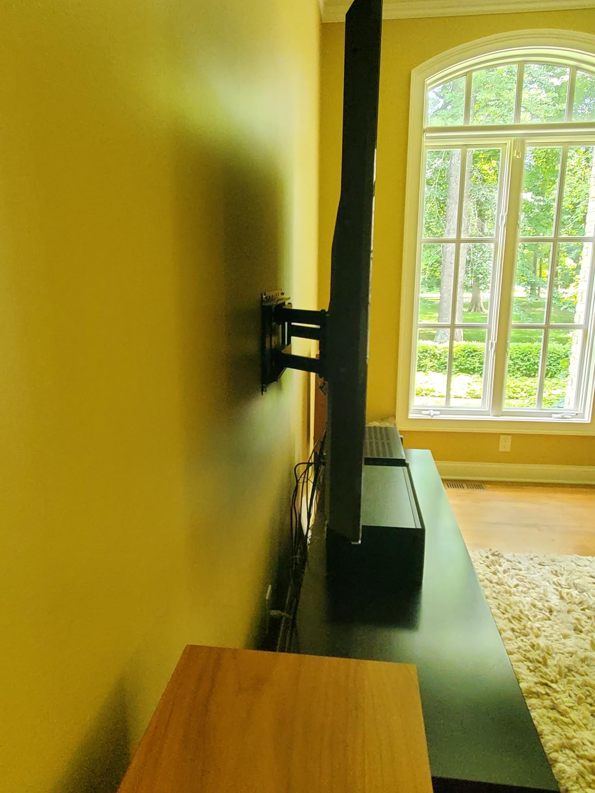 Outdoor TV Wall Mount for 47-90 Inch Television, Mount with Swivel and Tilt, Full Motion Weatherproof TV Bracket with Articulating Dual Arms, Max VESA 600X400 mm, 132lbs customer photo 2