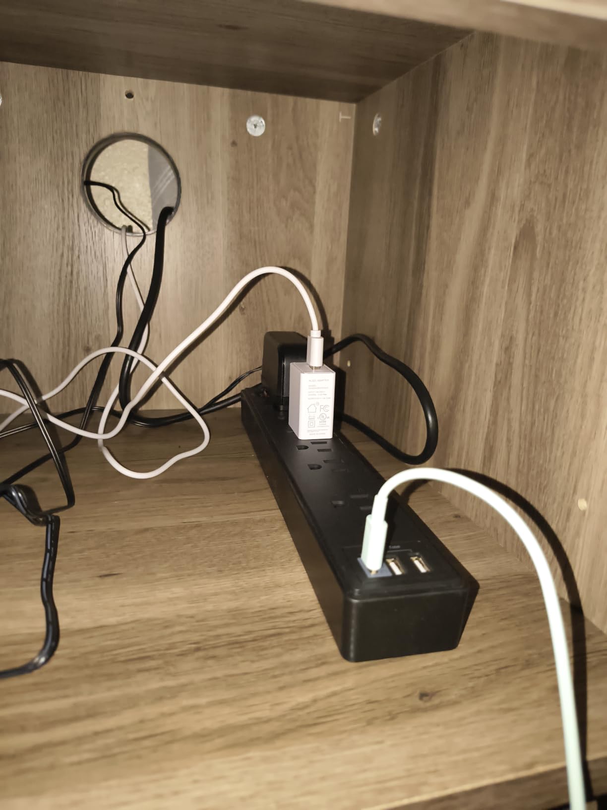 Yintar 6Ft Surge Protector Power Strip with 6 Outlets & 3 USB Ports, Black customer photo 2