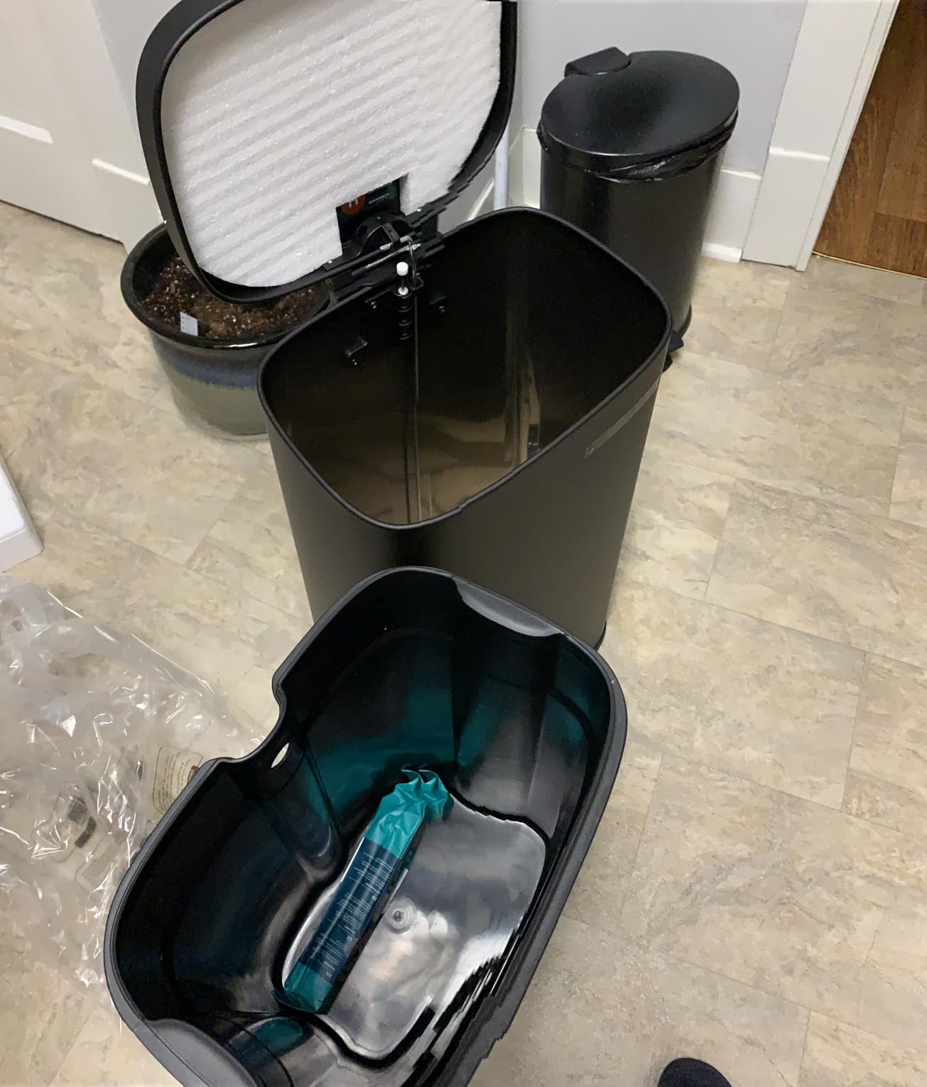 SONGMICS 13 Gallon (50 L) Trash Can, Stainless Steel, Step-On Pedal customer photo 1