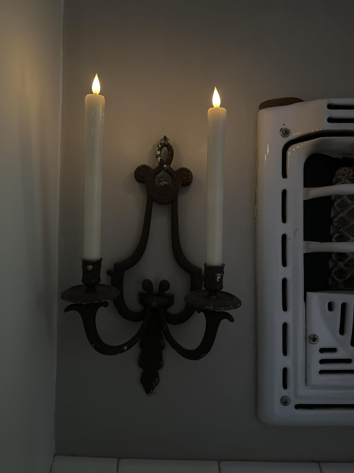 Homemory Real Wax LED Flameless Taper Candles with Remote Timer, 9.6 Inches Ivory Fake Candlesticks, Dripless Battery Operated Window Candle with 3D Flickering Flame for Fireplace Xmas Halloween customer photo 2