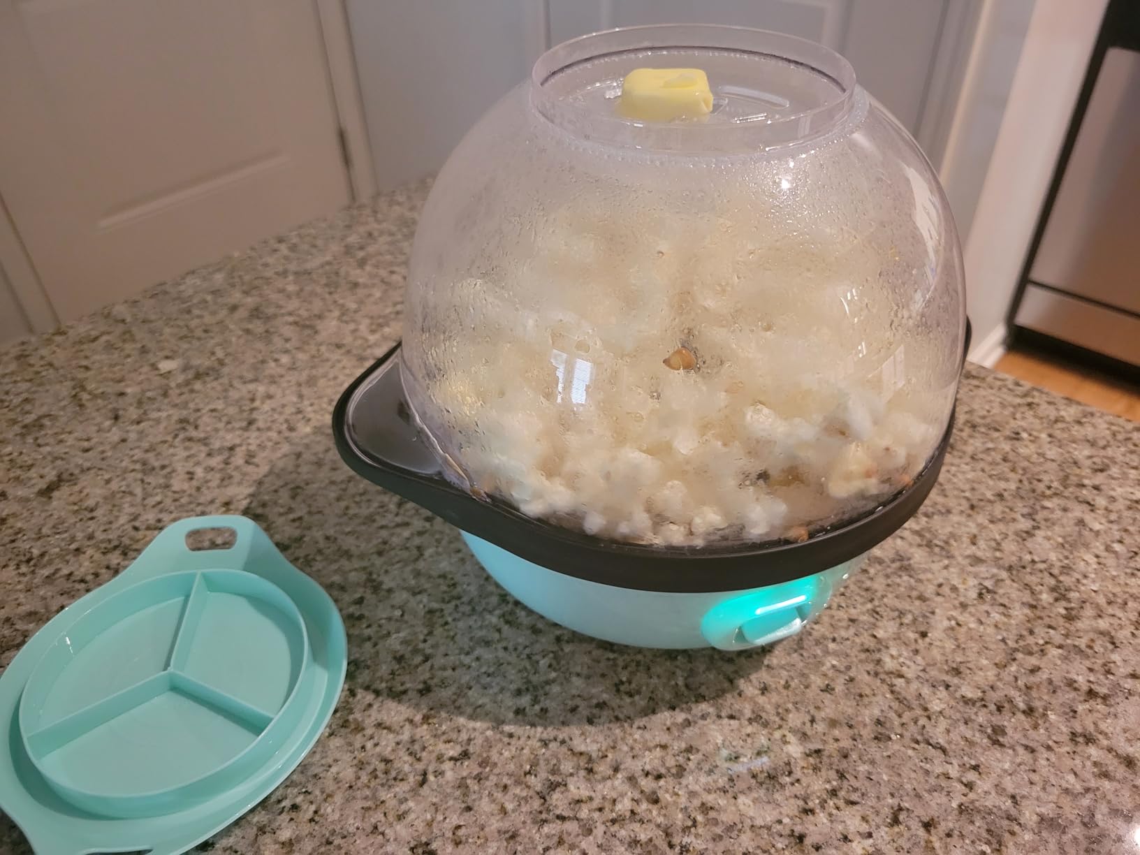 Dash SmartStore Deluxe Stirring Popcorn Maker - Hot Oil Electric Popcorn Popper with Butter-Warming Tray, Clear Serving Bowl, Storage Lid & Measuring Cup - 24 Cups, Aqua customer photo 2
