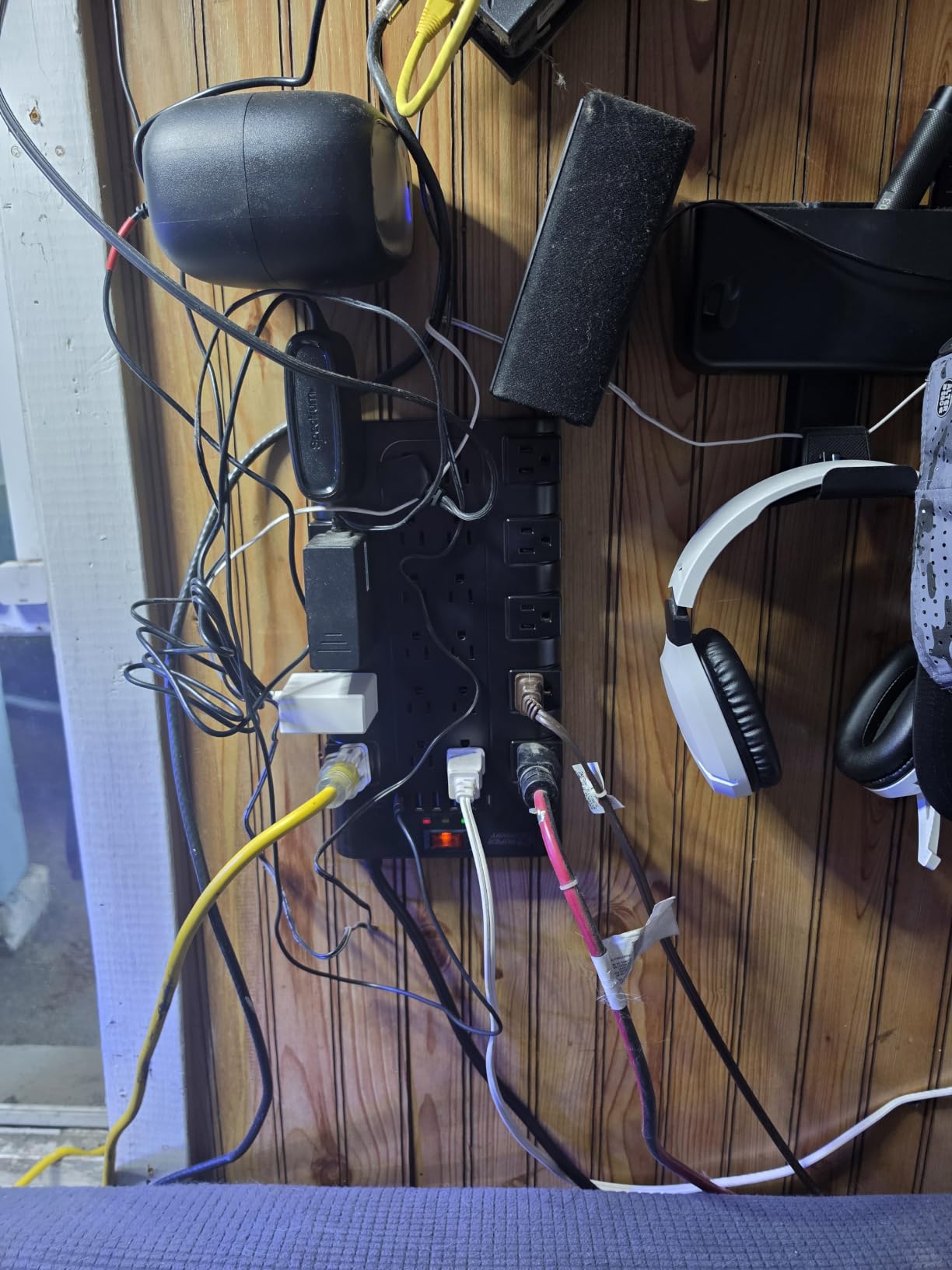SUPERDANNY Power Strip Surge Protector, 22 AC 6 USB, 2100J, 6.5Ft,1875W/15A customer photo 2