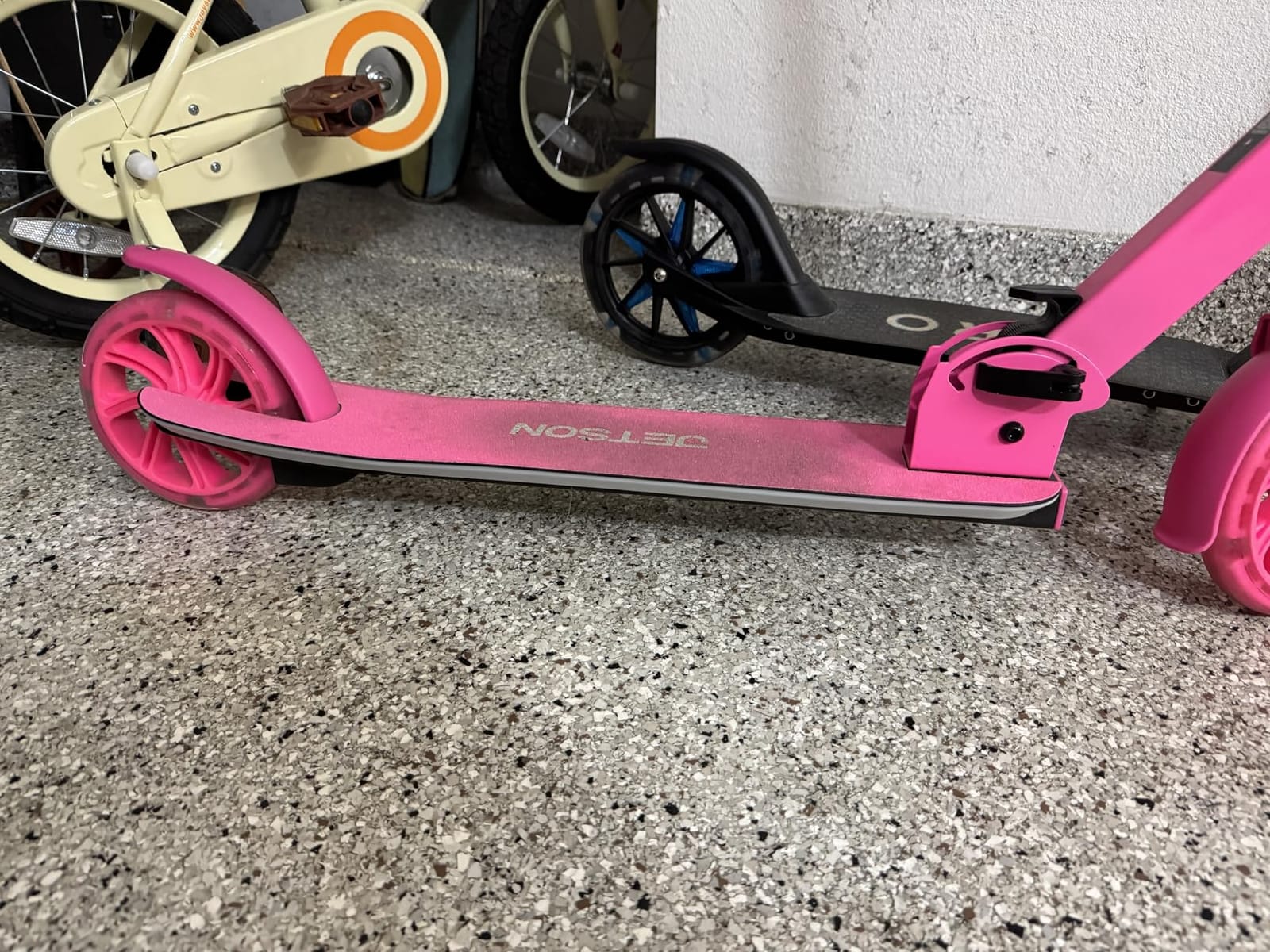 Jetson Jupiter Kids 2-Wheel Light-Up Kick Scooter, LED Lights on Handlebar, Stem, Wheels & Deck, Adjustable Handlebar, Rear Brake, Easy-Folding Mechanism, Ages 5+ customer photo 2