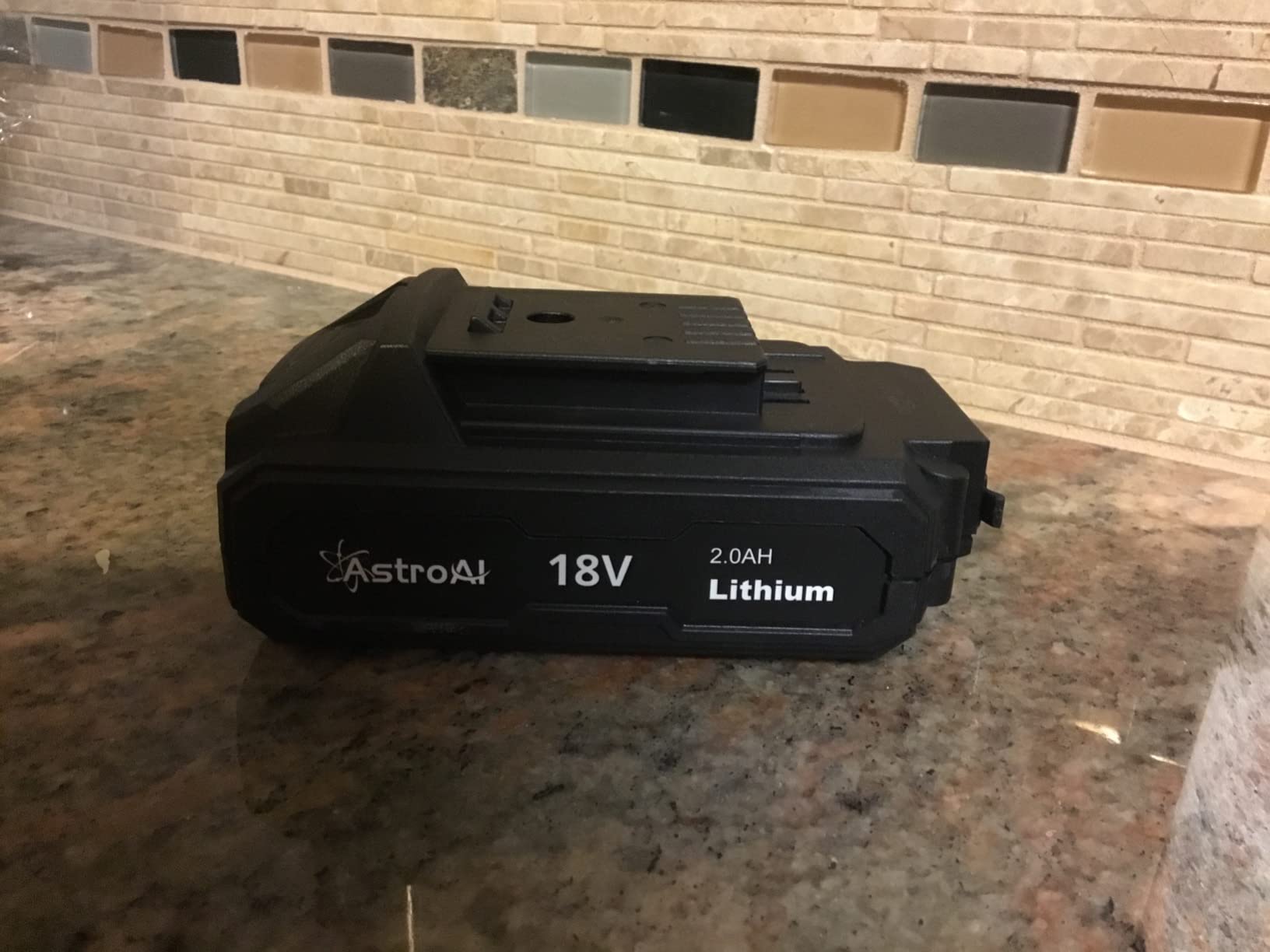 AstroAI Cordless Tire Inflator Portable Air Compressor 160PSI 12VDC Battery customer photo 2