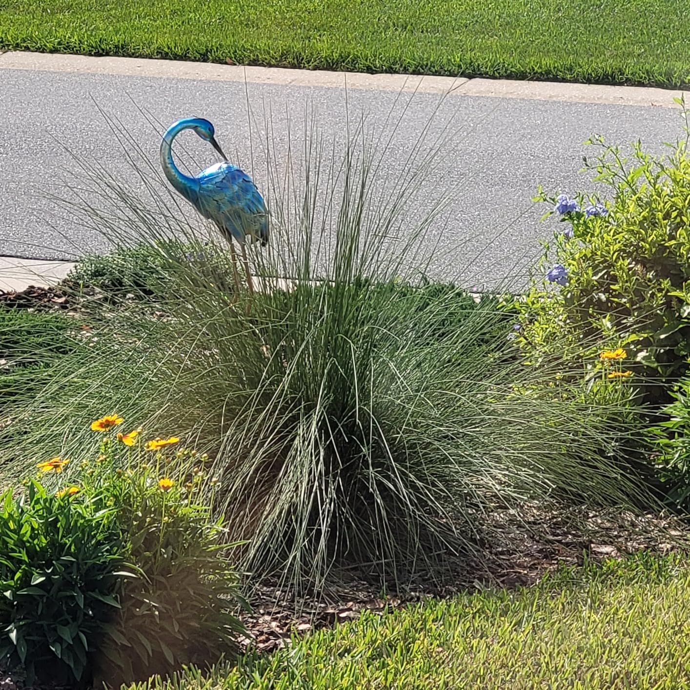 chisheen Crane Garden Statues, Metal Garden Crane Outdoor, Blue Heron Sculpture Metal Yard Art, Large Heron Decoy, Bird Statues, Lawn Ornaments for Backyard Pond Patio Porch Outside Decorations customer photo 1