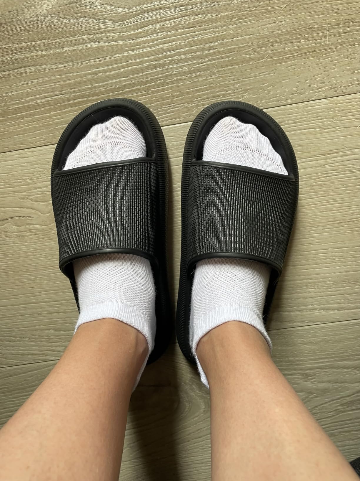 Joomra Pillow Slippers for Women and Men Thick Sole Ultra Cushion Slides customer photo 1