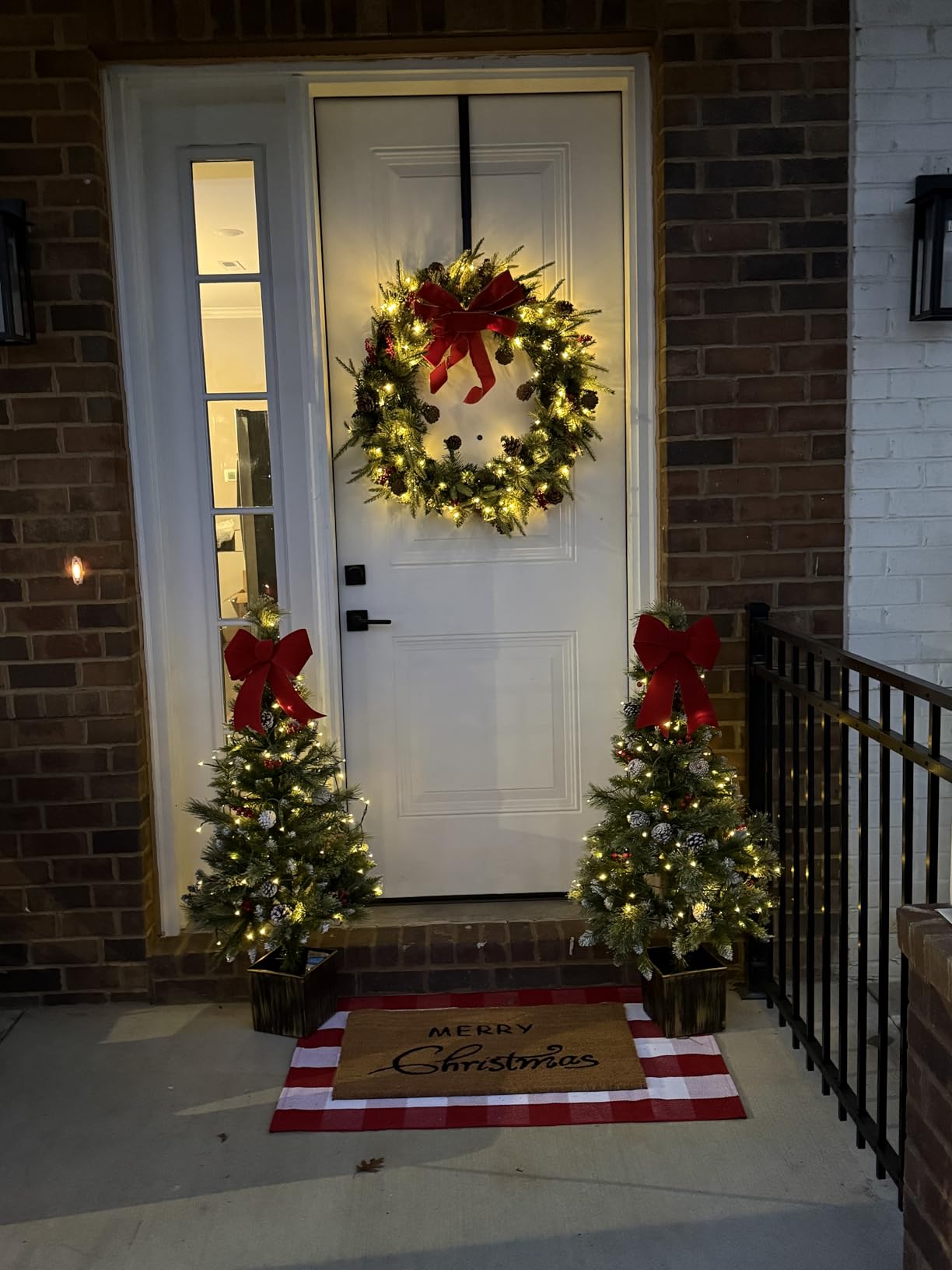 Best Choice Products 30in Pre-Lit Battery Powered Christmas Wreath Artificial Pre-Decorated Holiday Accent w/ 100 Lights, 276 PVC Tips, Ribbons, Pine Cones customer photo 1