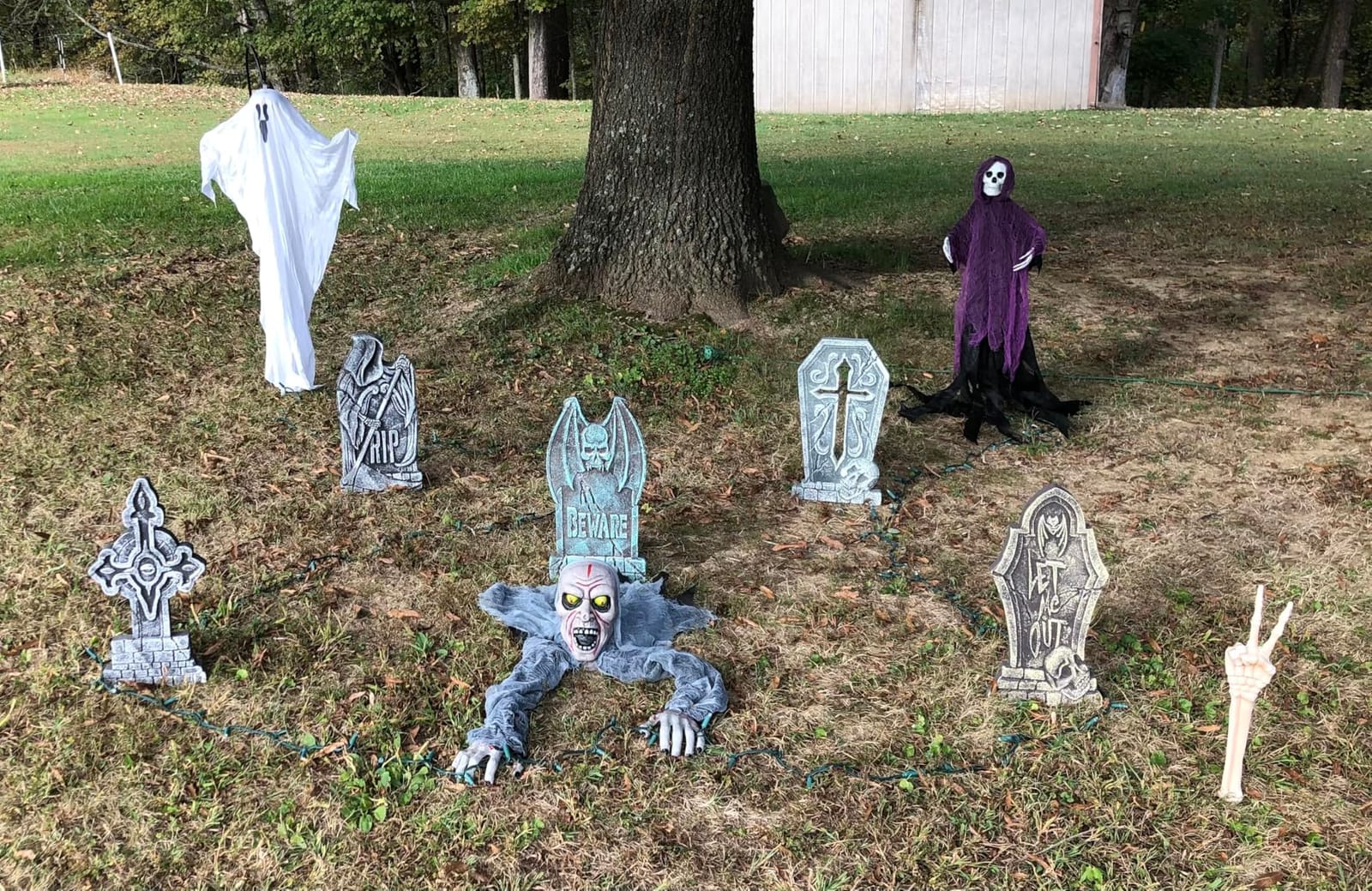 JOYIN Halloween Zombie Groundbreaker Outdoor Decoration, Zombie Groundbreaker with Light-up Eye and Creepy Sound (IR Sensor Activated) for Halloween Outside, Lawn, Graveyard Decor, Haunted House Props customer photo 2