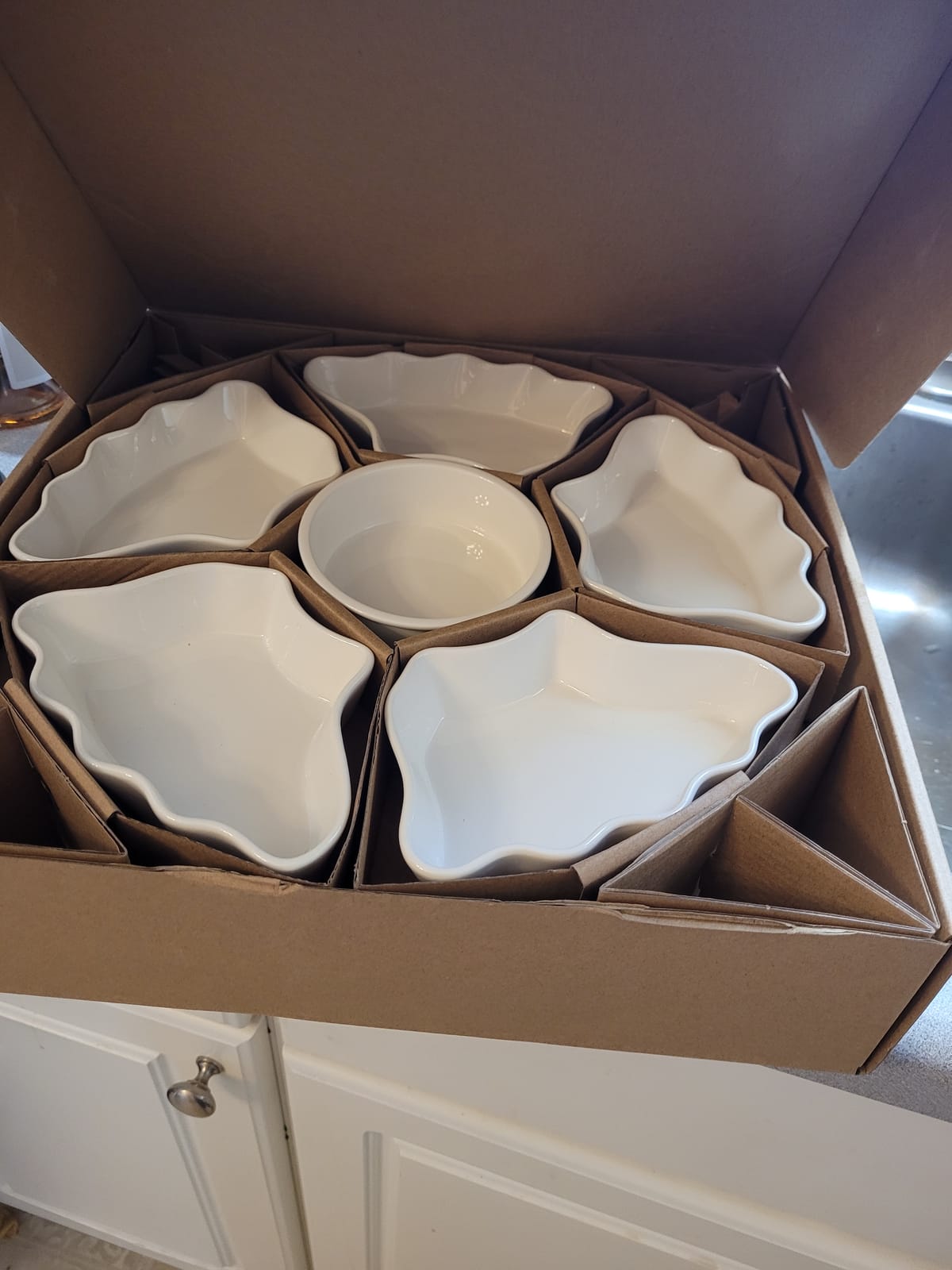 DOWAN 360° Rotatable Serving Tray and Platters, 12 Inch Divided Serving Bowls for Party, Kitchen Decor, Removable Serving Dishes for Chips and Dip, Fruit, Veggies, Candy and Snacks, 7 Pieces, White customer photo 1