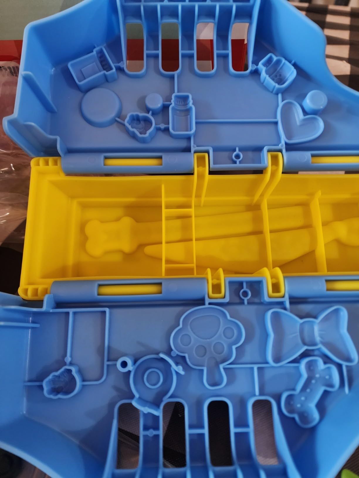 Play-Doh Care 'n Carry Vet Playset for Kids 3 Years and Up with Toy Dog, Storage, 10 Tools, and 5 Modeling Compound Colors, Non-Toxic customer photo 2