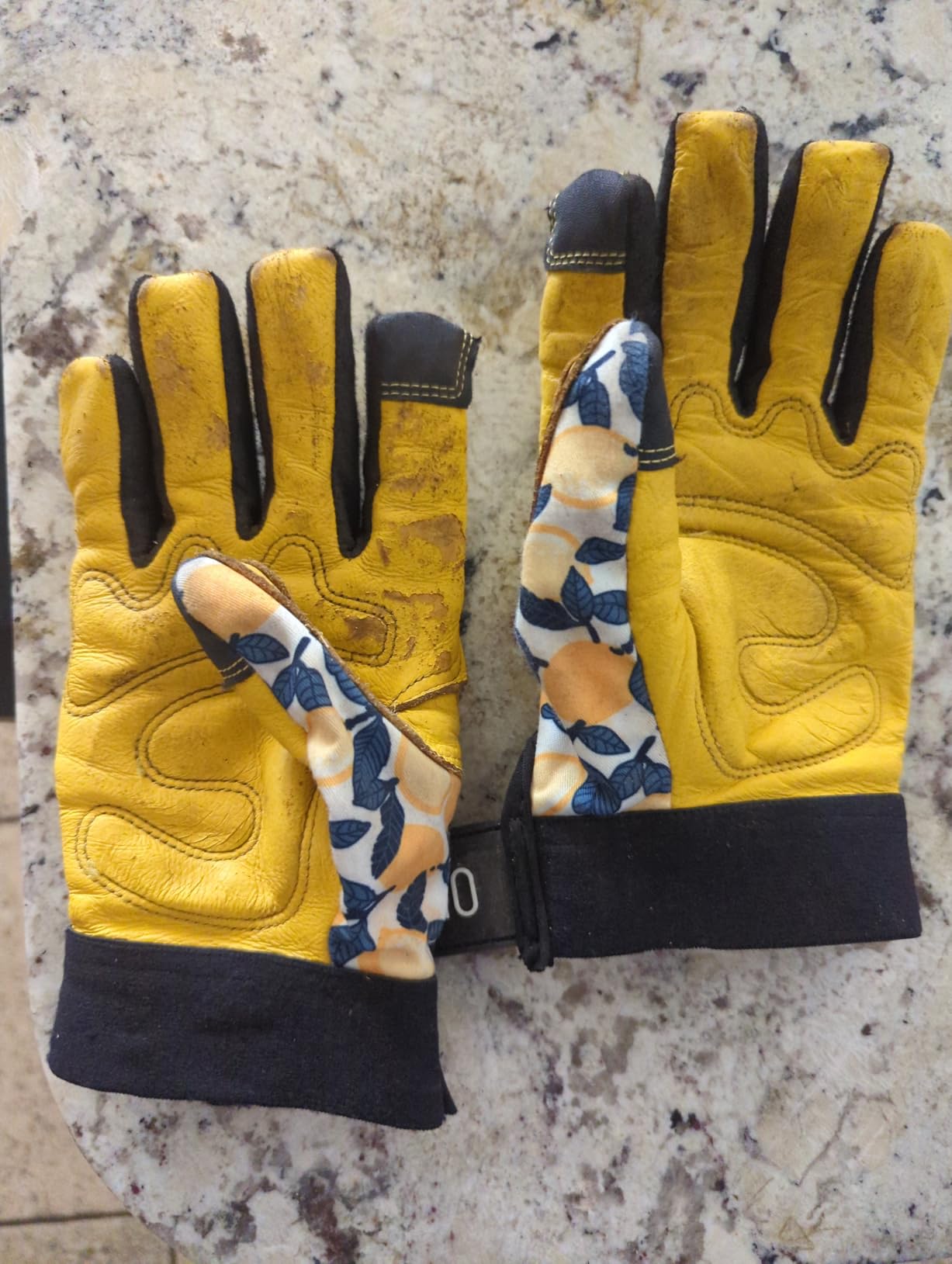 Cowhide Leather Thorn Proof & Puncture Resistant Gardening Gloves for Women and Men, Touchscreen Compatible Working Gloves for Weeding, Digging, Planting, Gardening Gifts for Women, Size Medium customer photo 2