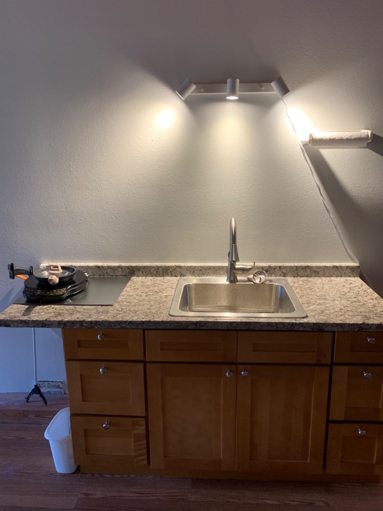 Globe Electric 60024 3-Light Plug-in Track Lighting, Adjustable Heads, Matte White Finish, 22-inch, 15-Foot Cord with in-Line Switch, Compatible with GU10 Base Bulbs (Sold Separately) customer photo 2