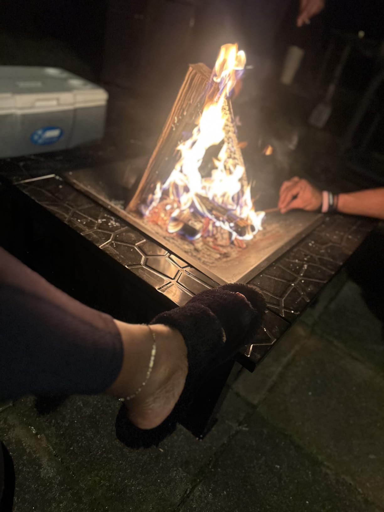 Devoko Outdoor Fire Pit, 32 Inch Firepit Table Metal Outdoor Fireplaces customer photo 2