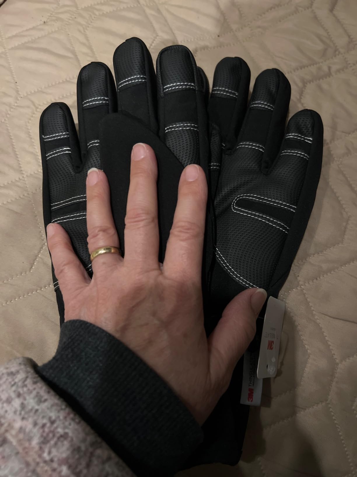 krosa Winter Gloves For Men Women Made with 3M Thinsulate, Waterproof Ski Gloves for Cold Weather with 10 Touchscreen Fingers customer photo 2