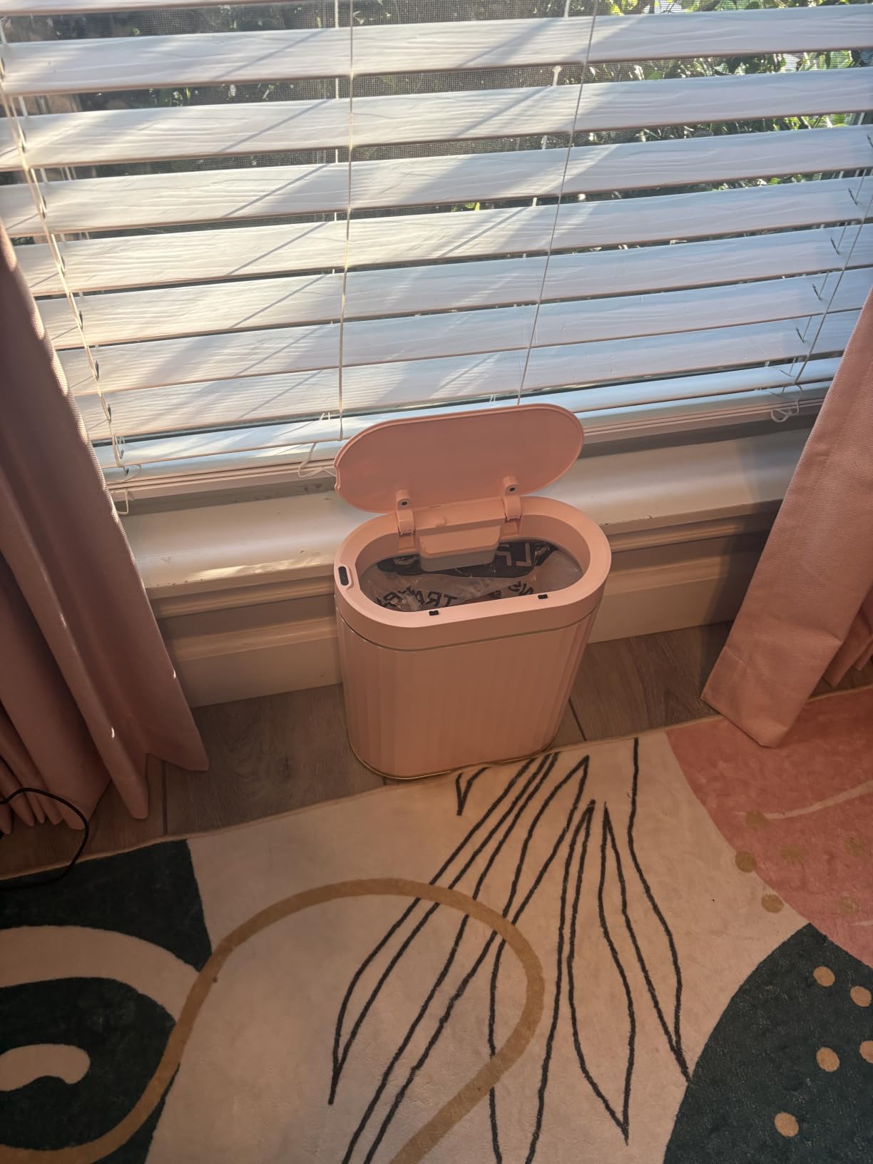 ELPHECO Bathroom Trash Can with Lid, 2 Gallon, Motion Sensor, White Gold customer photo 1