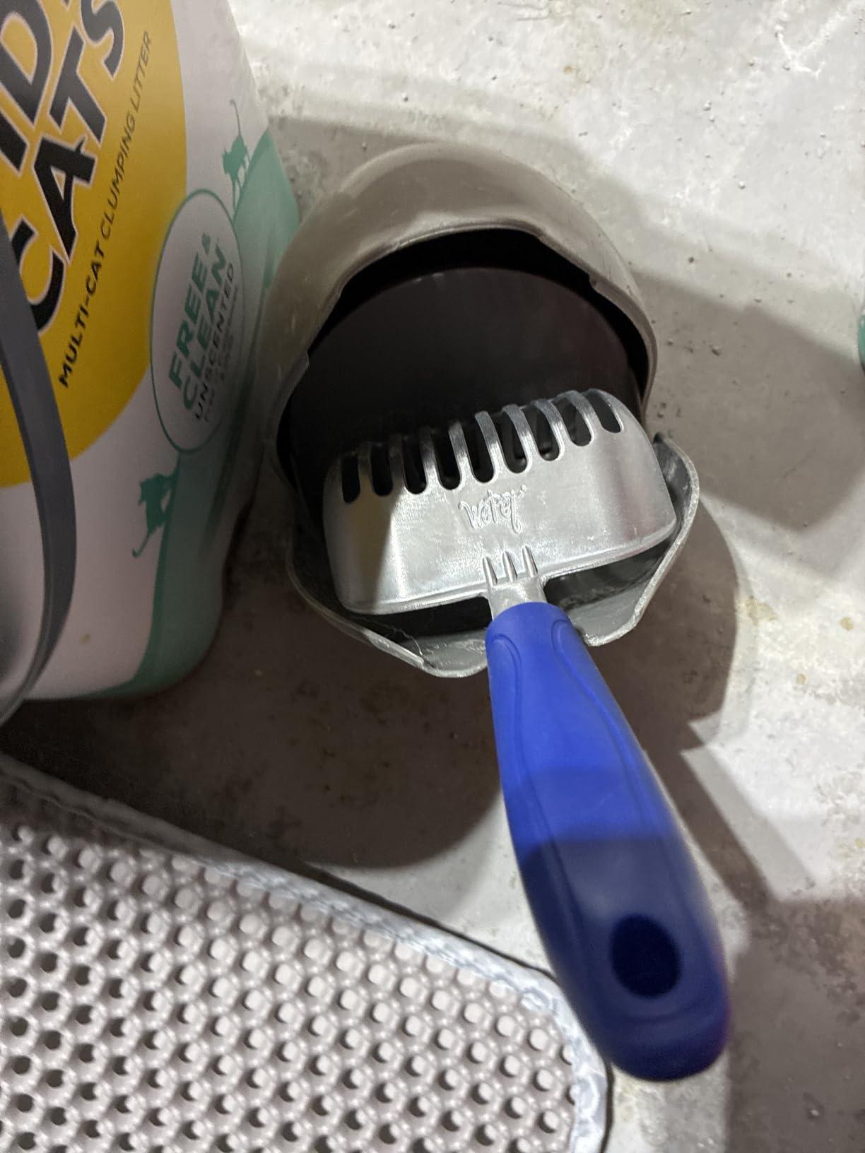 WePet Cat Litter Scoop, Aluminum Alloy Sifter, Kitty Metal Scooper, Deep Shovel, Long Handle, Poop Sifting, Kitten Pooper Lifter, Durable, Heavy Duty, for Litter Box customer photo 2