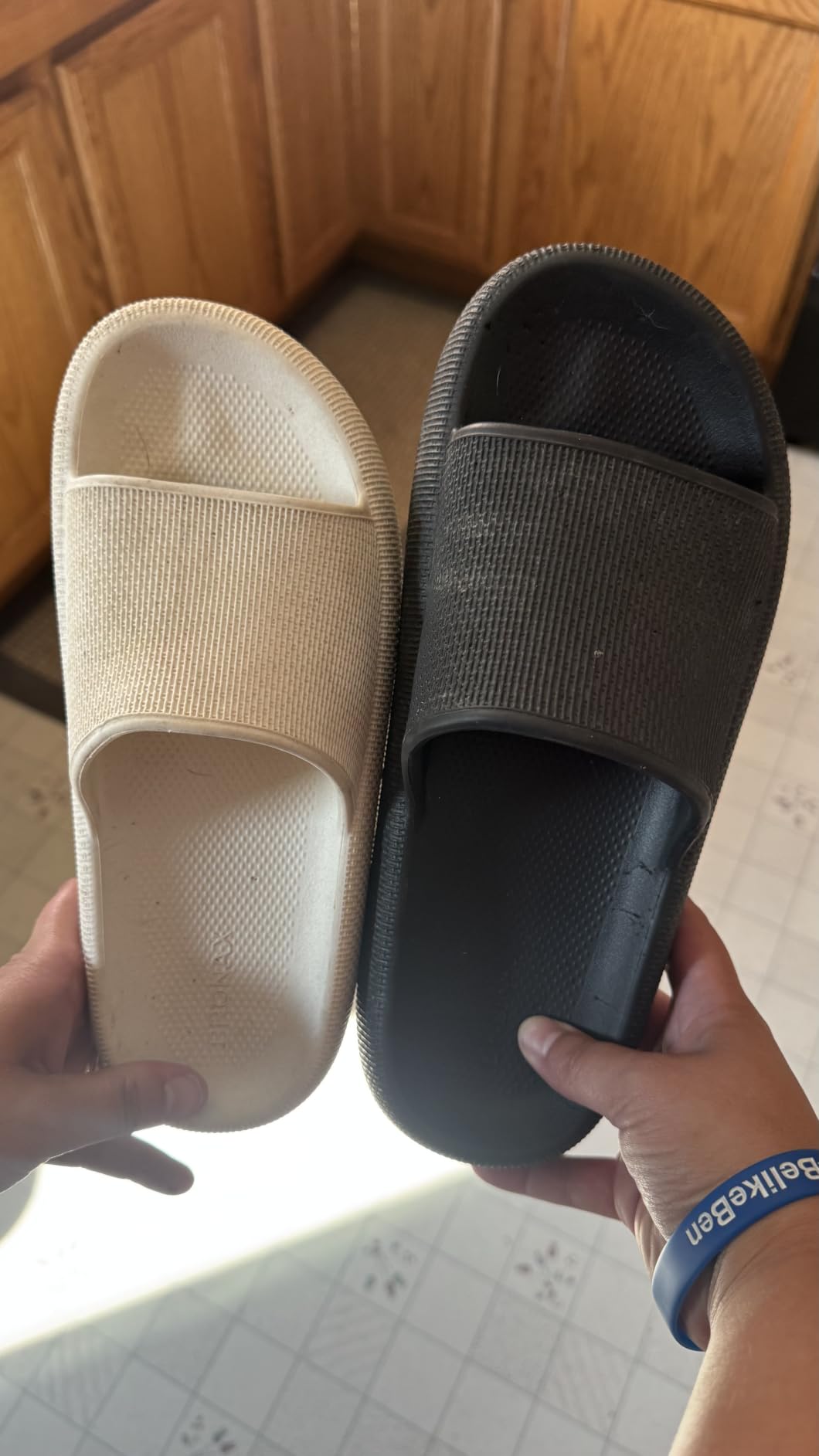 BRONAX Cushioned Thick Sole Pillow Slippers for Women and Men Y10 customer photo 1