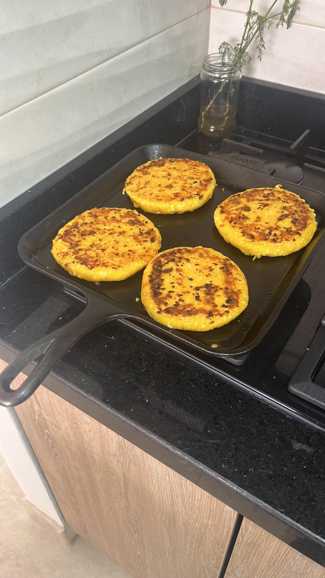 Lodge Pre-Seasoned Cast Iron Square Griddle, PFAS-Free, 11 Inches | Cast Iron for Pancakes, Eggs, Bacon & Grilling Favorites, Durable & Even Heat Distribution, Non-Toxic, Made in USA customer photo 1