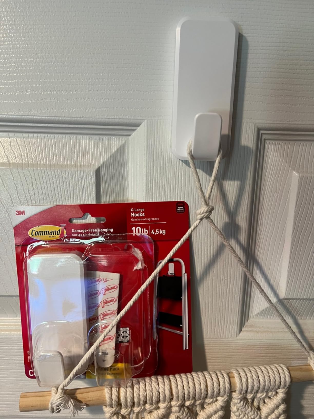 Command X-Large White Hooks, 2 Hooks, 6 Strips customer photo 1